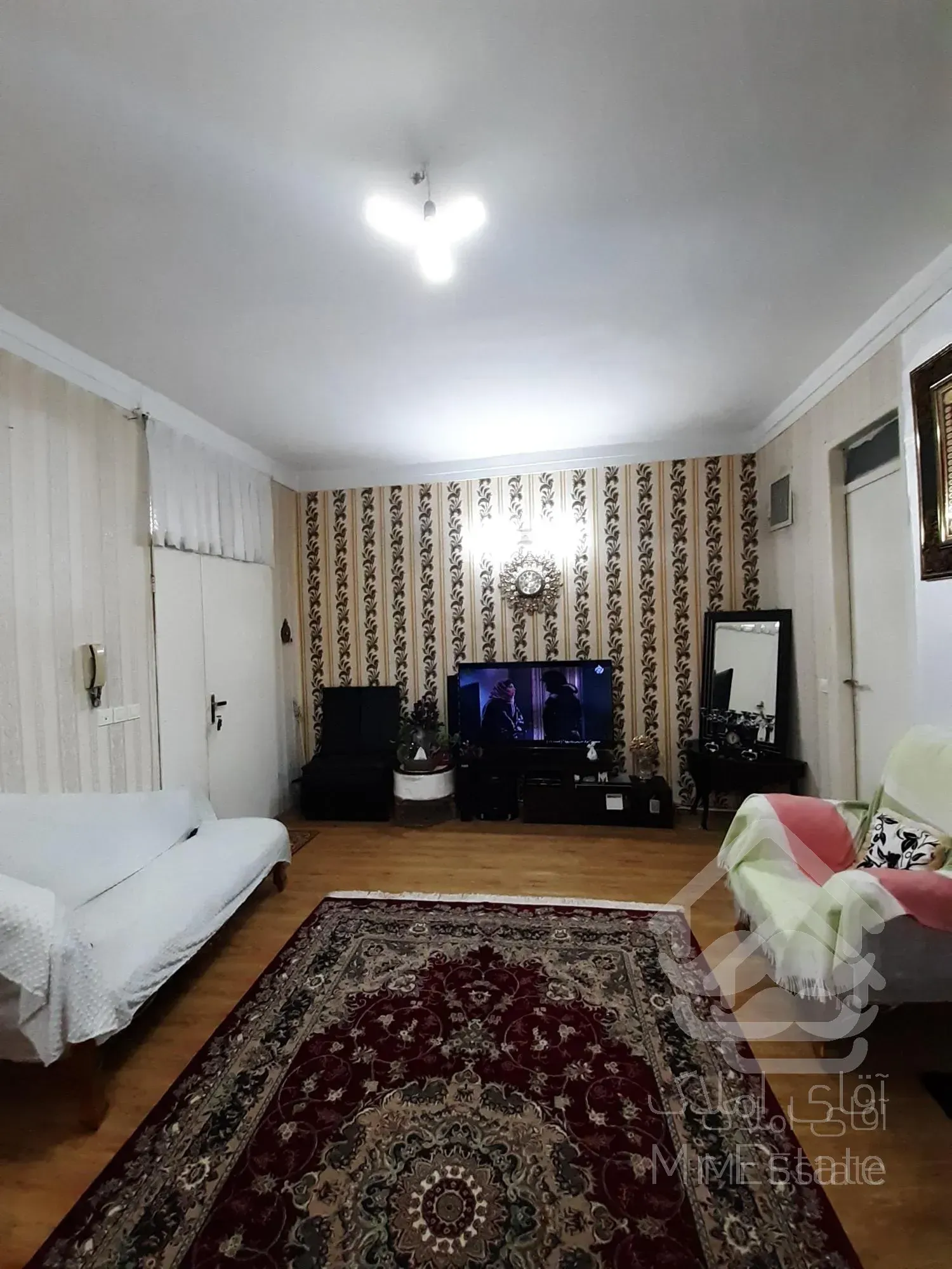 فروش ۵۷ متر ۱ خواب با ۴۰ منر حیاط اختصاصی در کارون