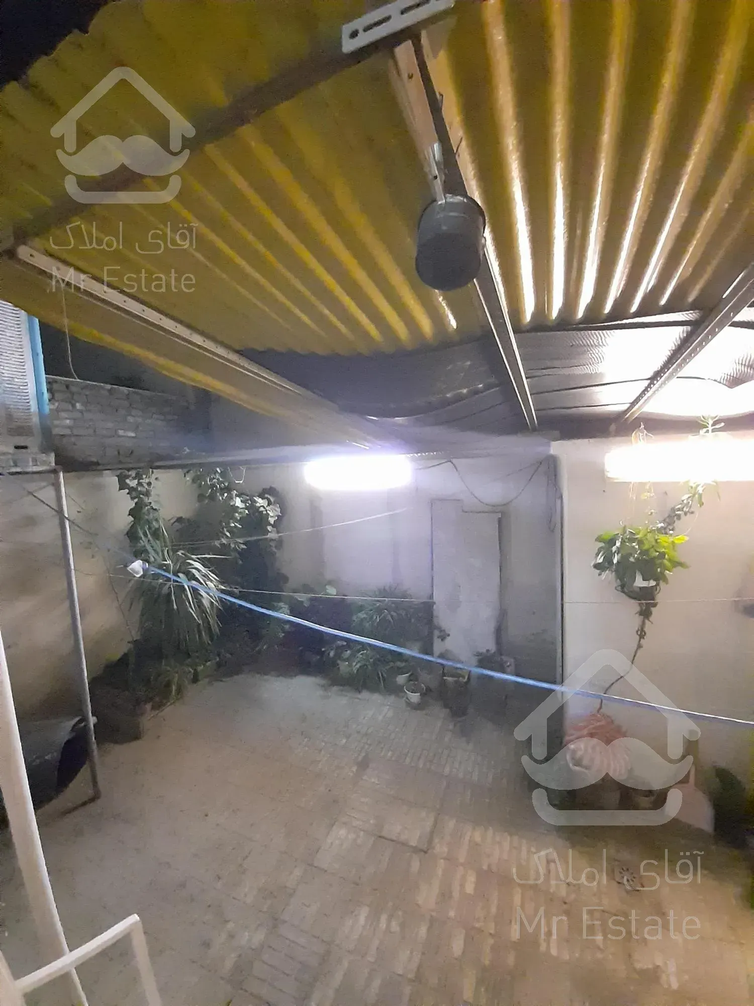 فروش ۵۷ متر ۱ خواب با ۴۰ منر حیاط اختصاصی در کارون