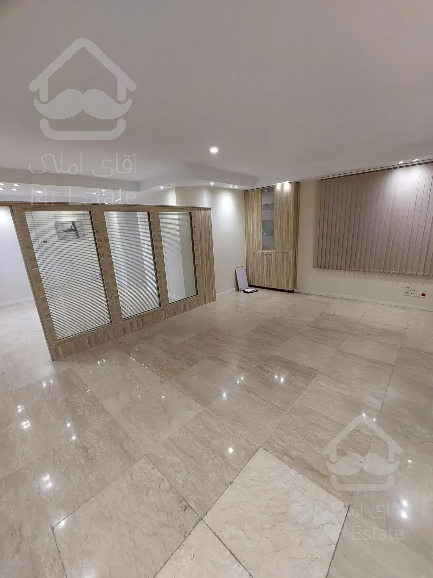 ۳۰۰ متر موقعیت اداری ۳ پارکینگ جهان کودک