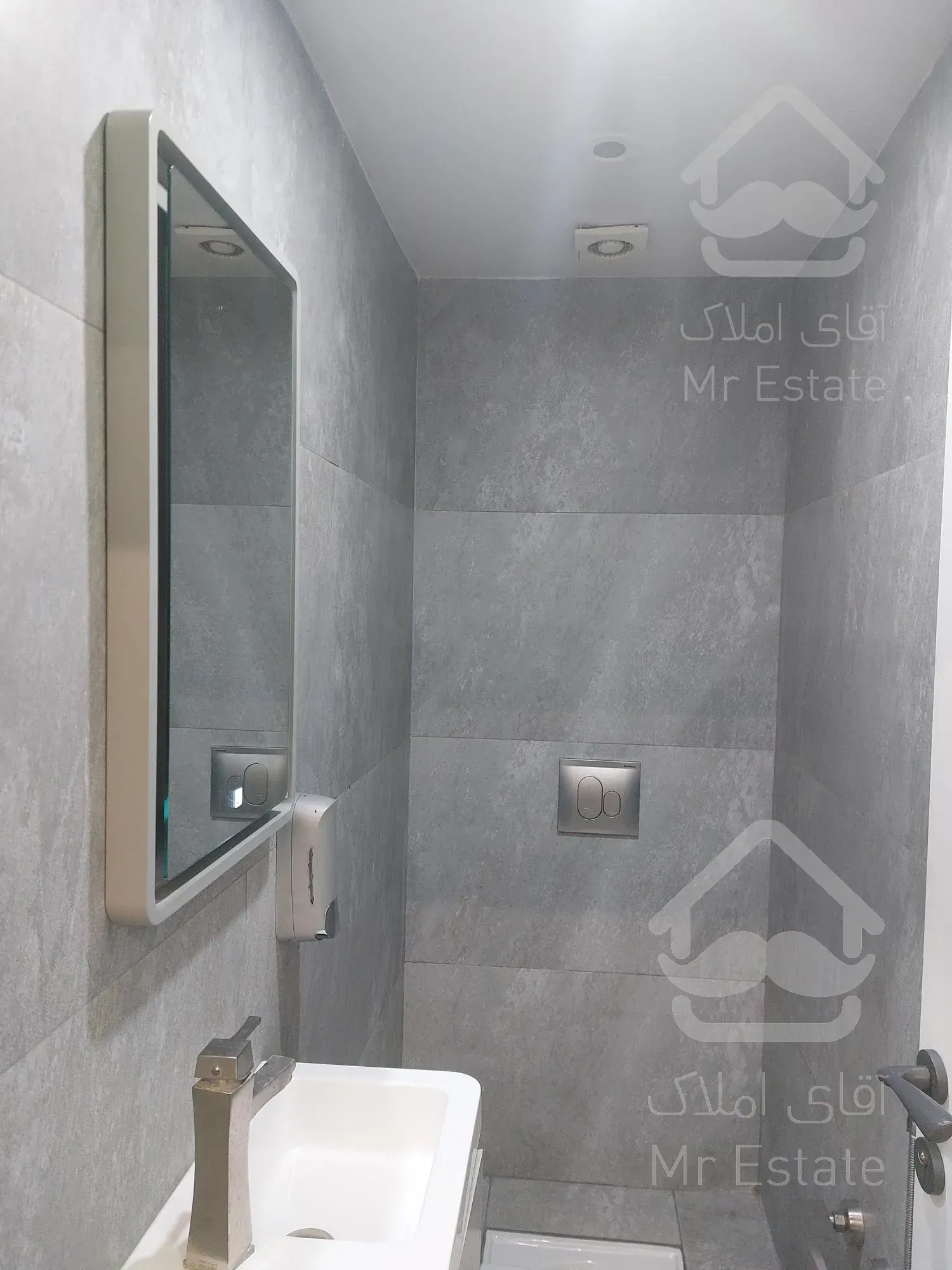 سالن ۲۰۰ متری بر کاشانی