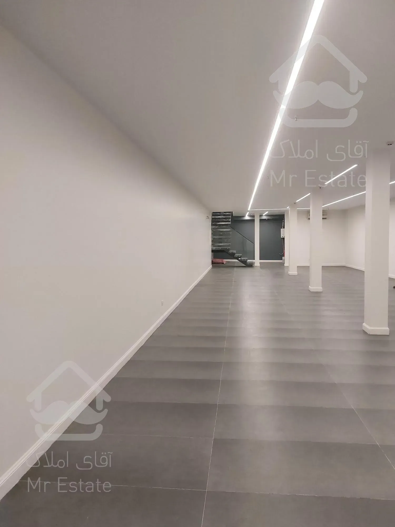 سالن ۲۰۰ متری بر کاشانی