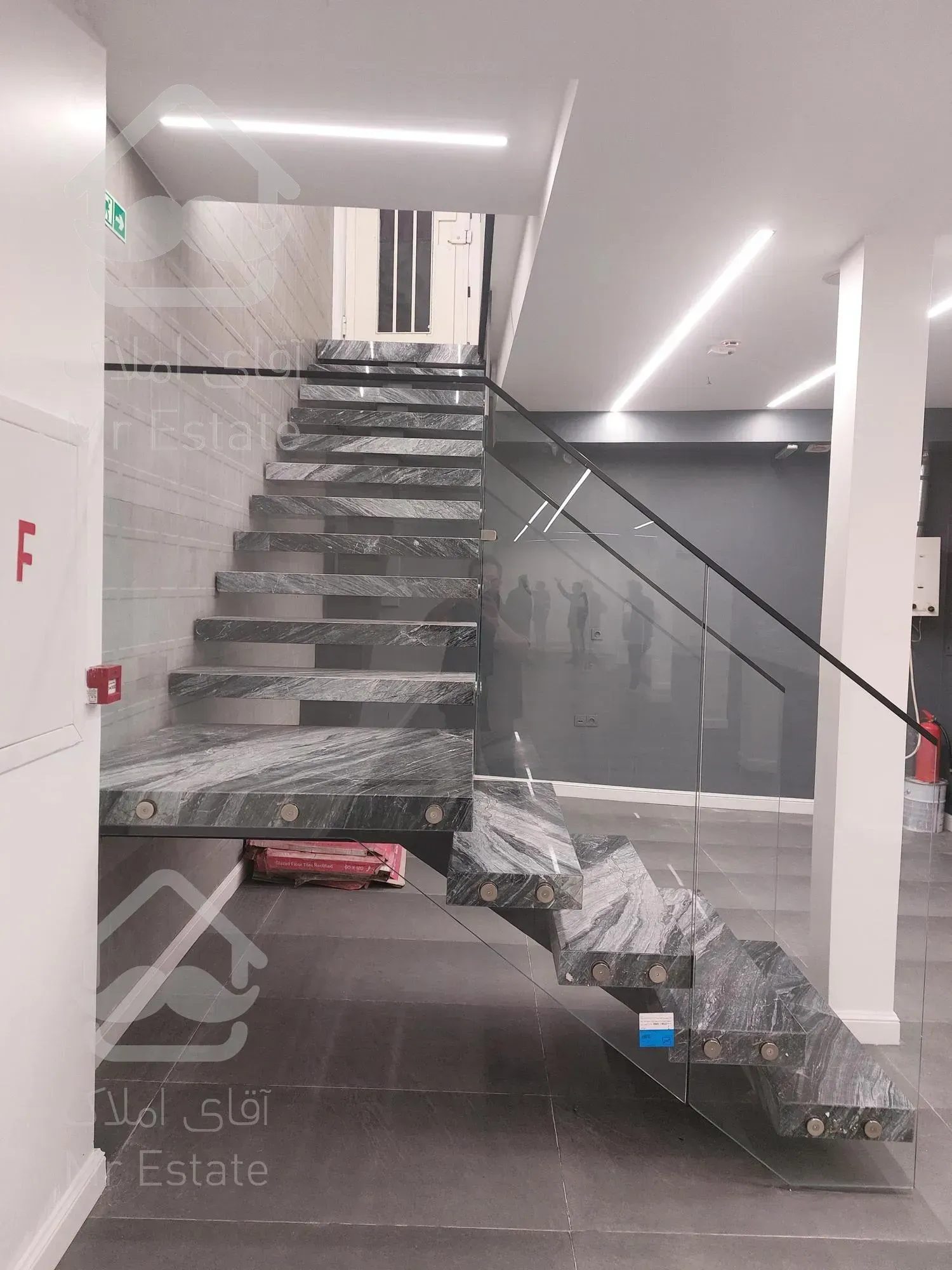 سالن ۲۰۰ متری بر کاشانی