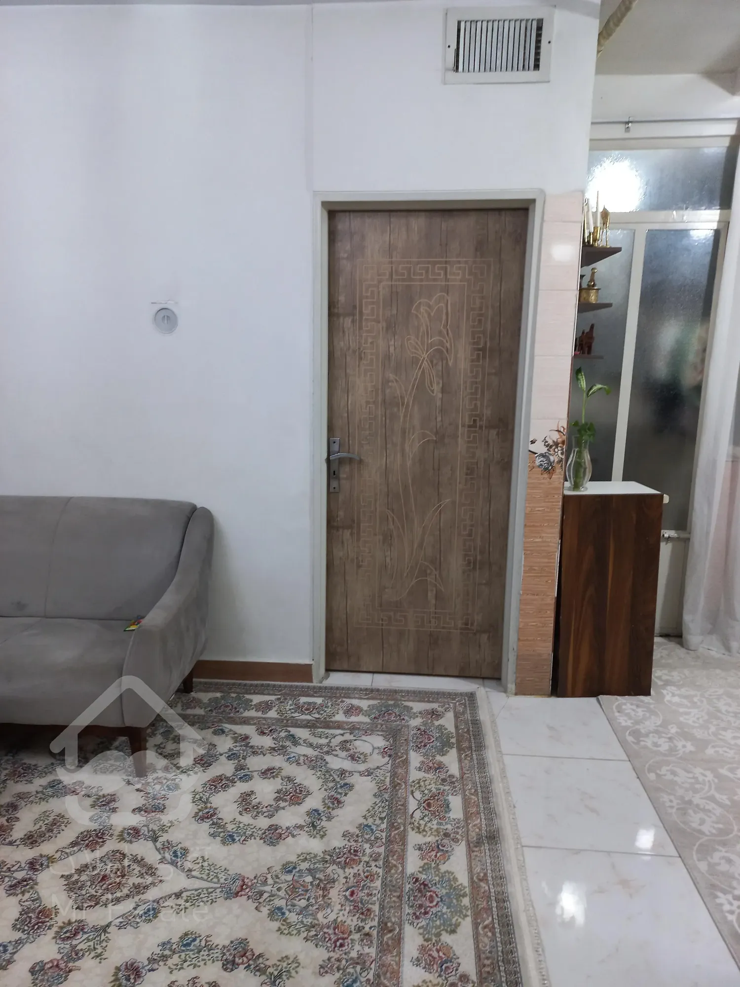 واحد ۶۰ متری نقلی