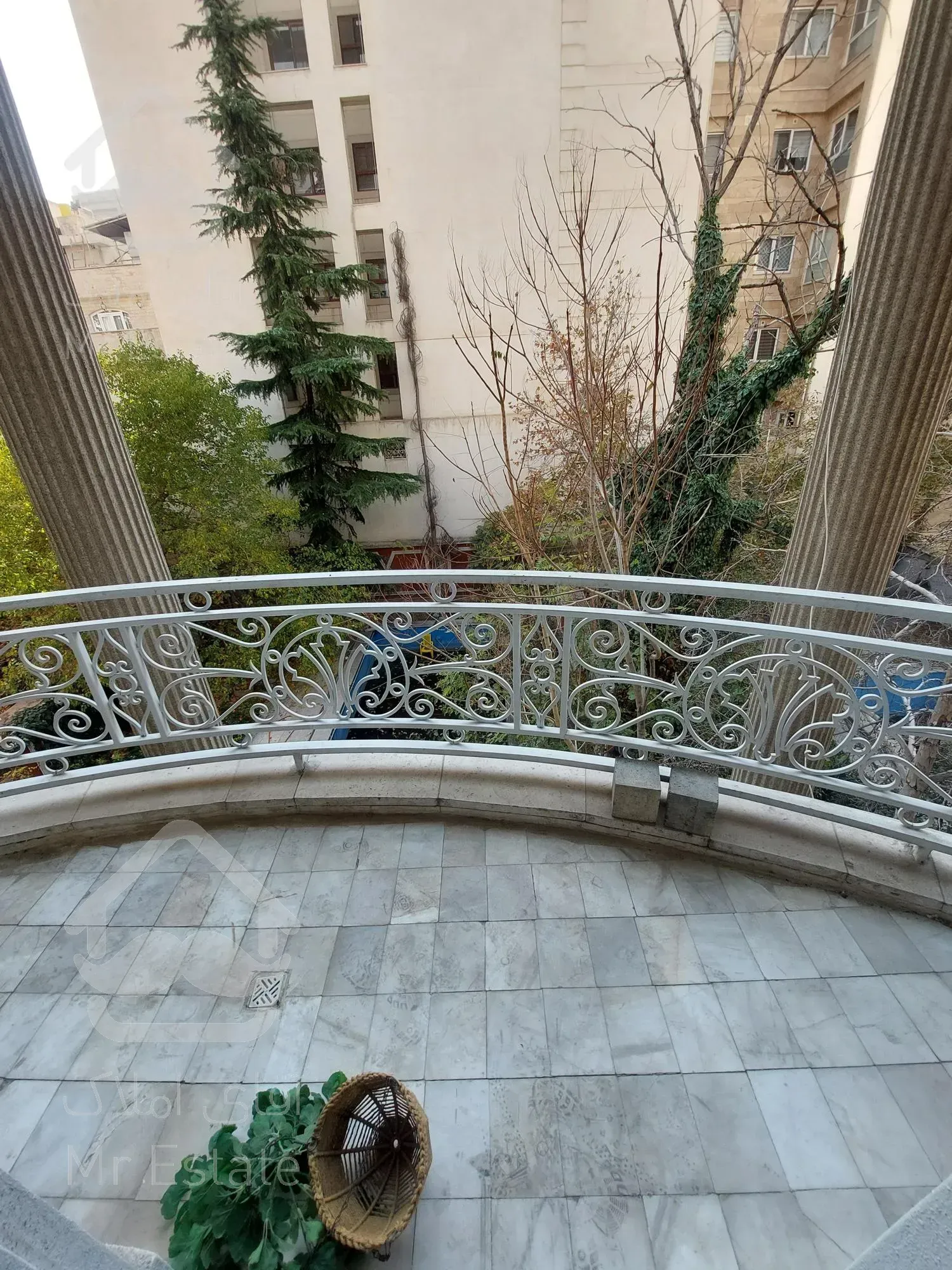 ۹۲۰ متر مستغلات سند اداری میدان ونک