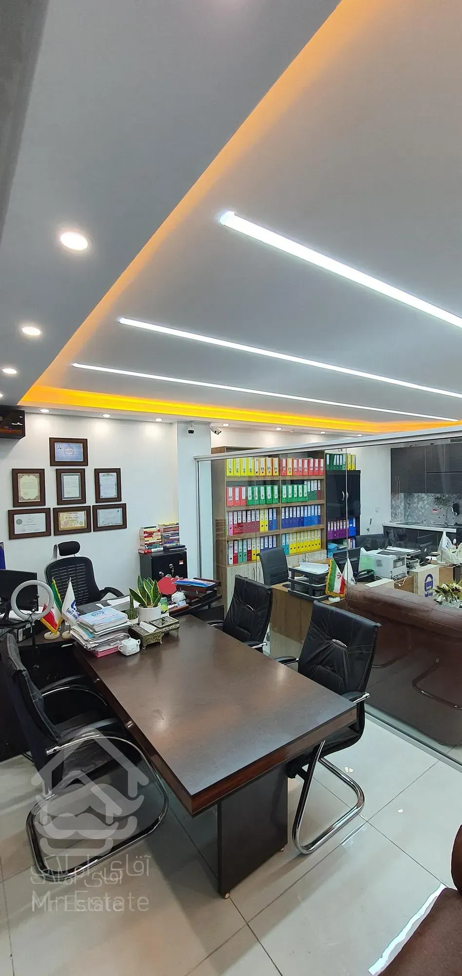 واحد ۴۲ متری سند تک برگ اداری در فلکه صادقیه