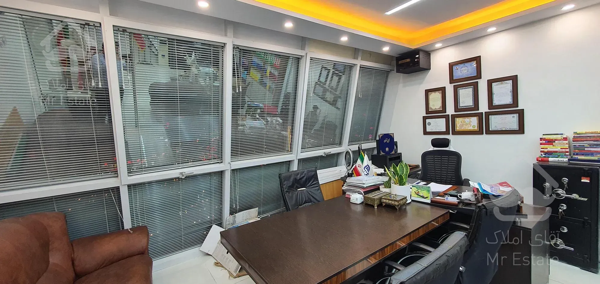 واحد ۴۲ متری سند تک برگ اداری در فلکه صادقیه