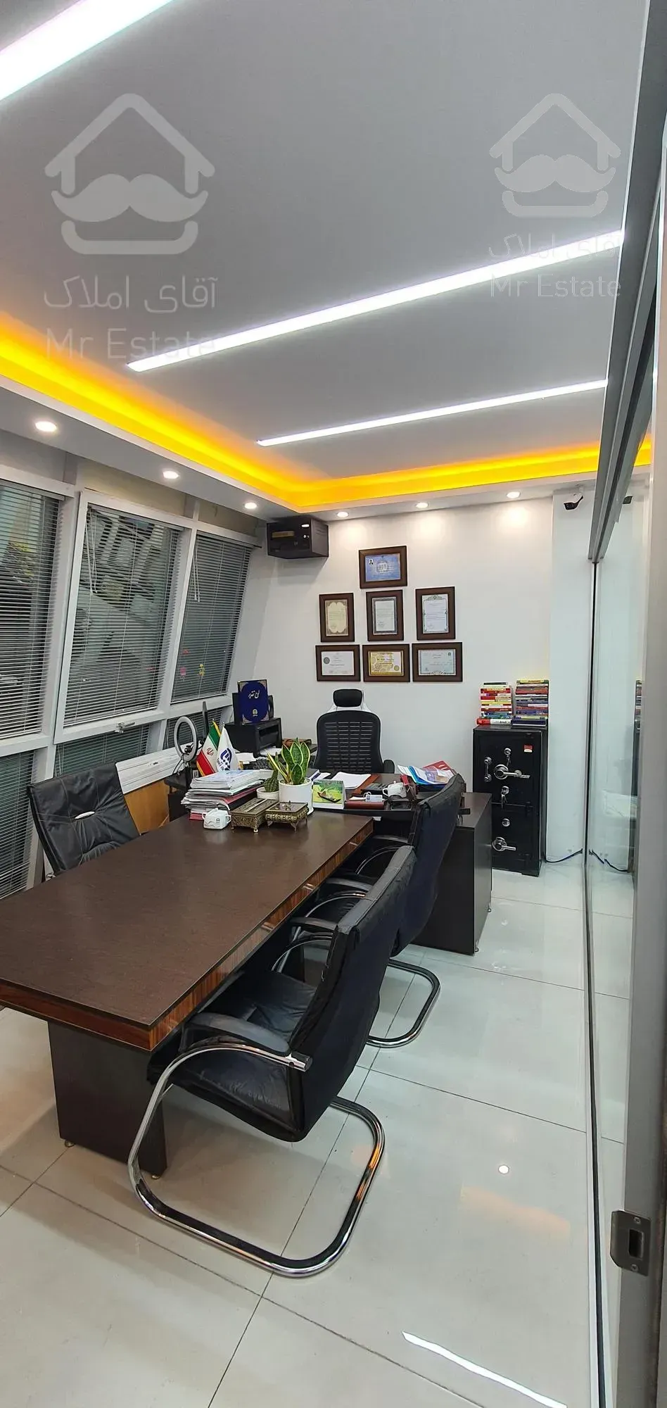 واحد ۴۲ متری سند تک برگ اداری در فلکه صادقیه