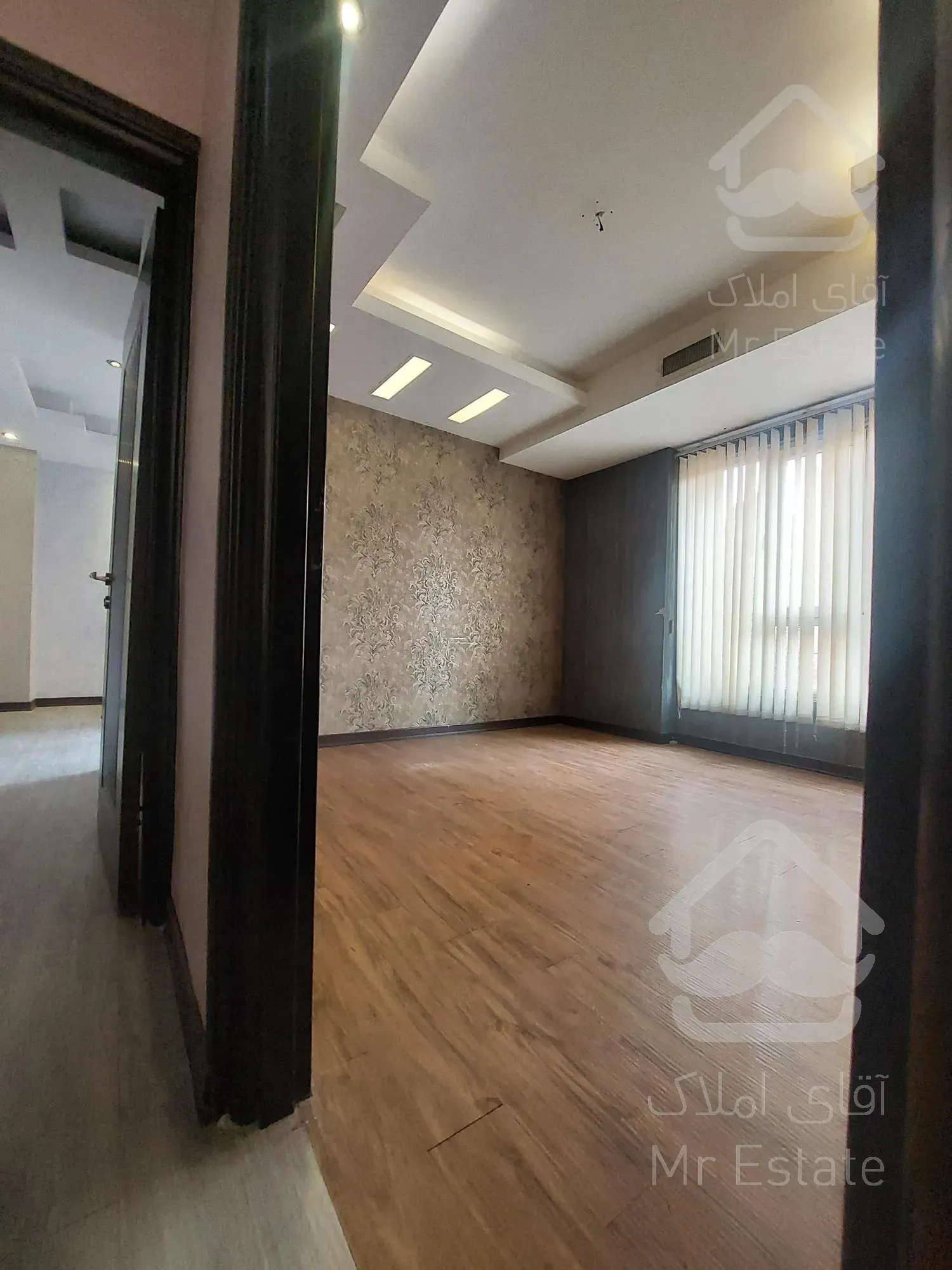 100 متر موقعیت اداری