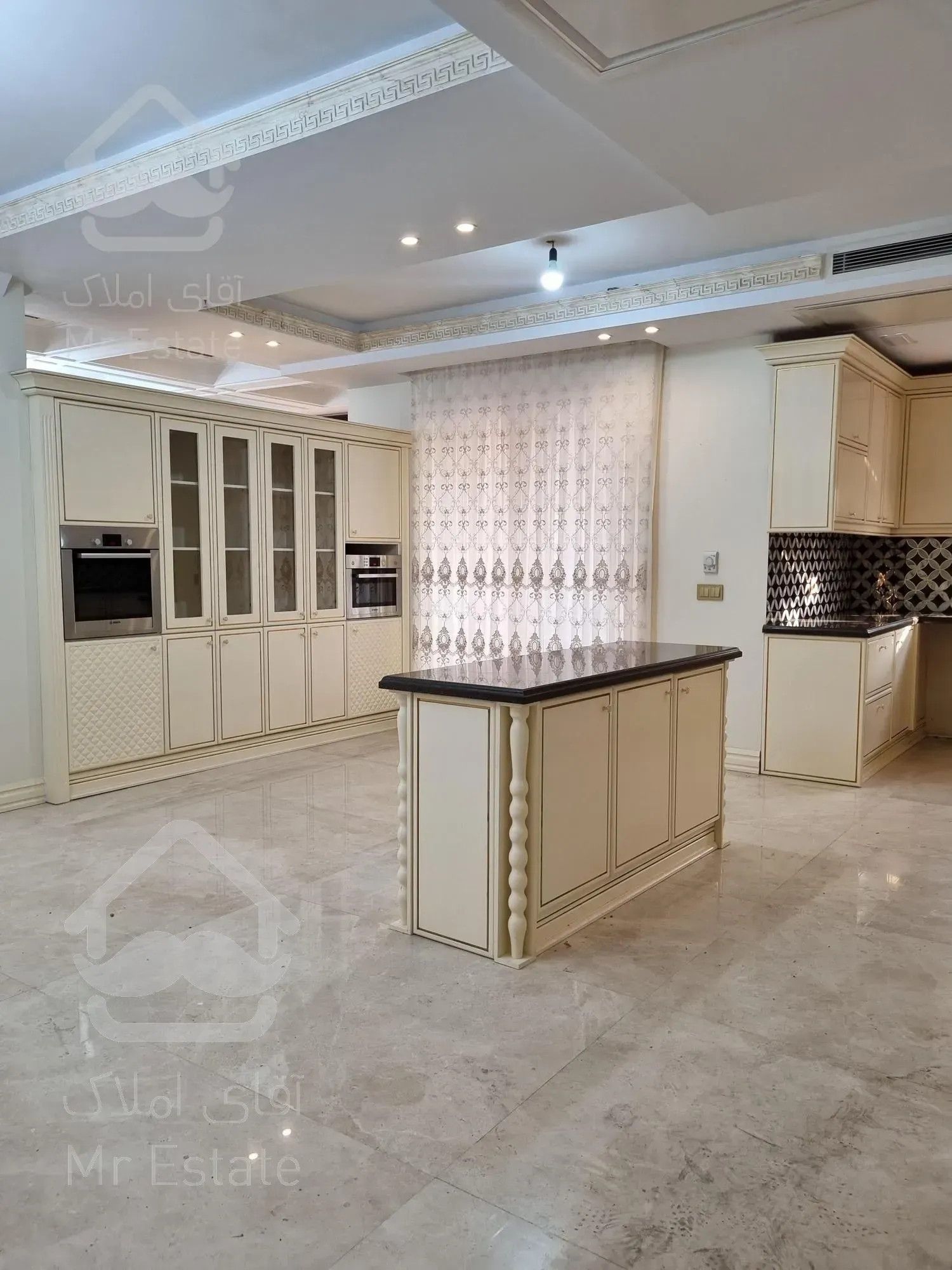 ۲۰۰ متر/برج برند/مشاعات هتلینگ/فرمانیه شرقی لاکچری دیباجی شمالی