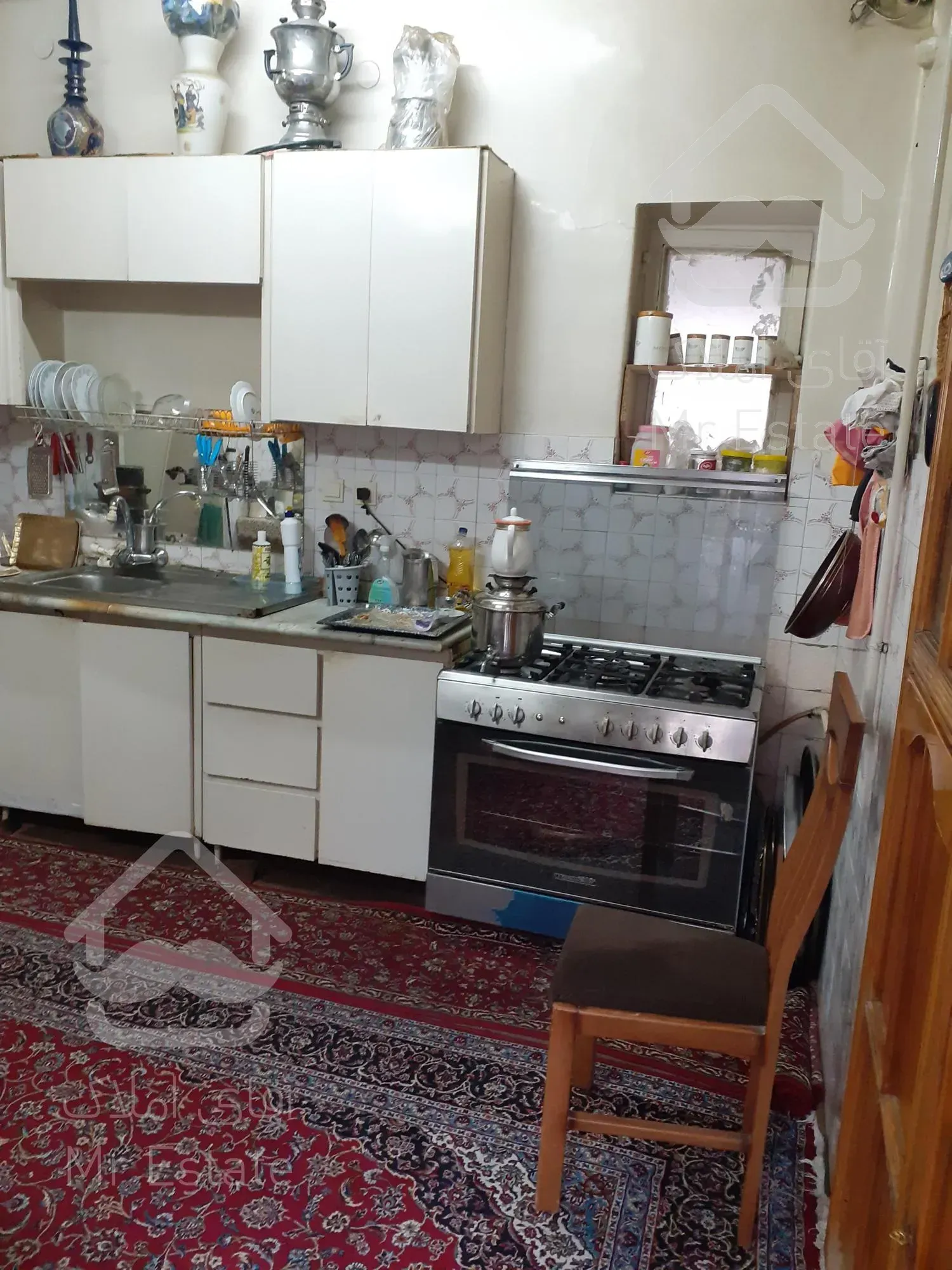 خانه ای در بن بستی دنج, جنوبی, در دو طبقه