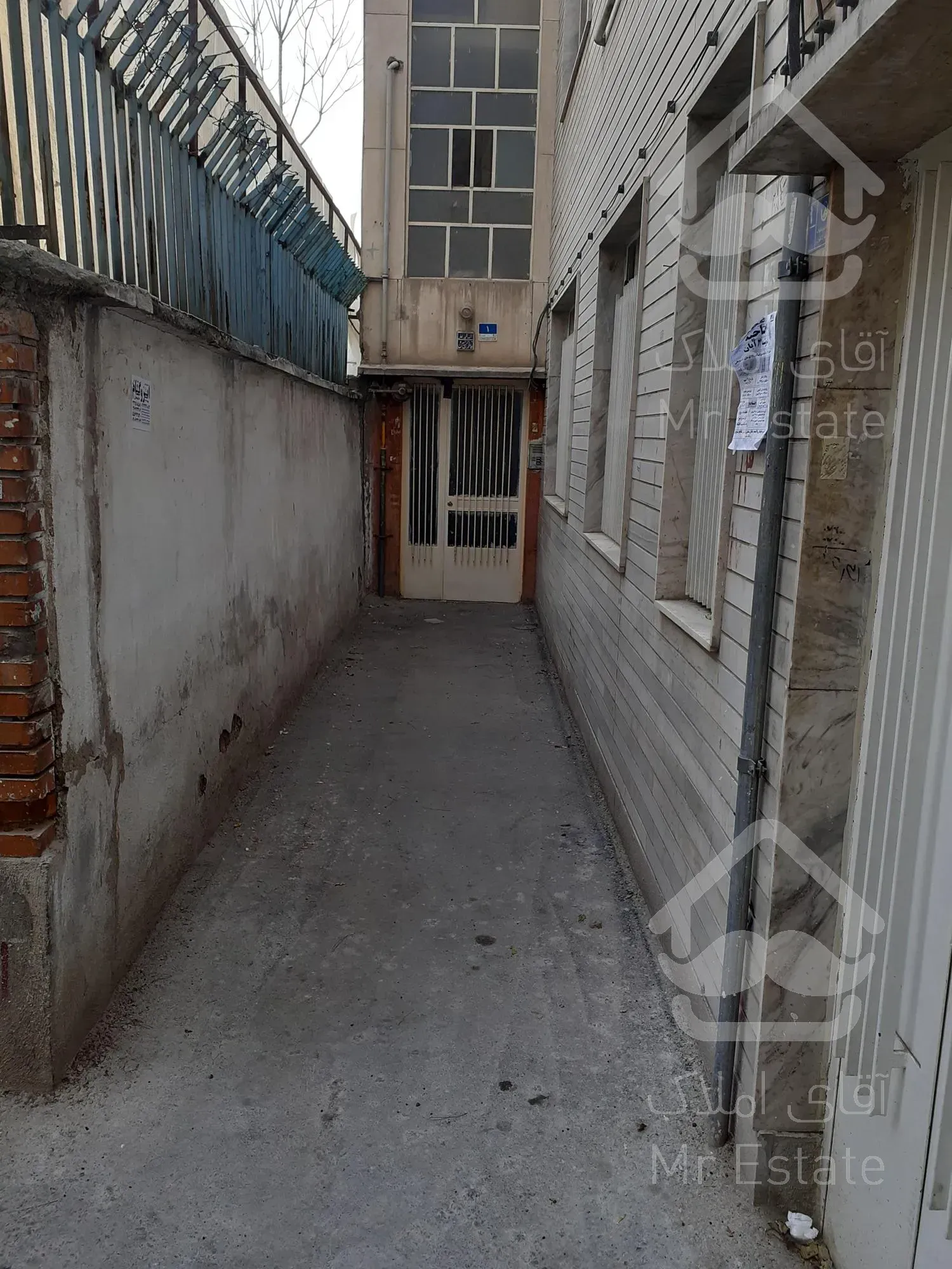 خانه ای در بن بستی دنج, جنوبی, در دو طبقه