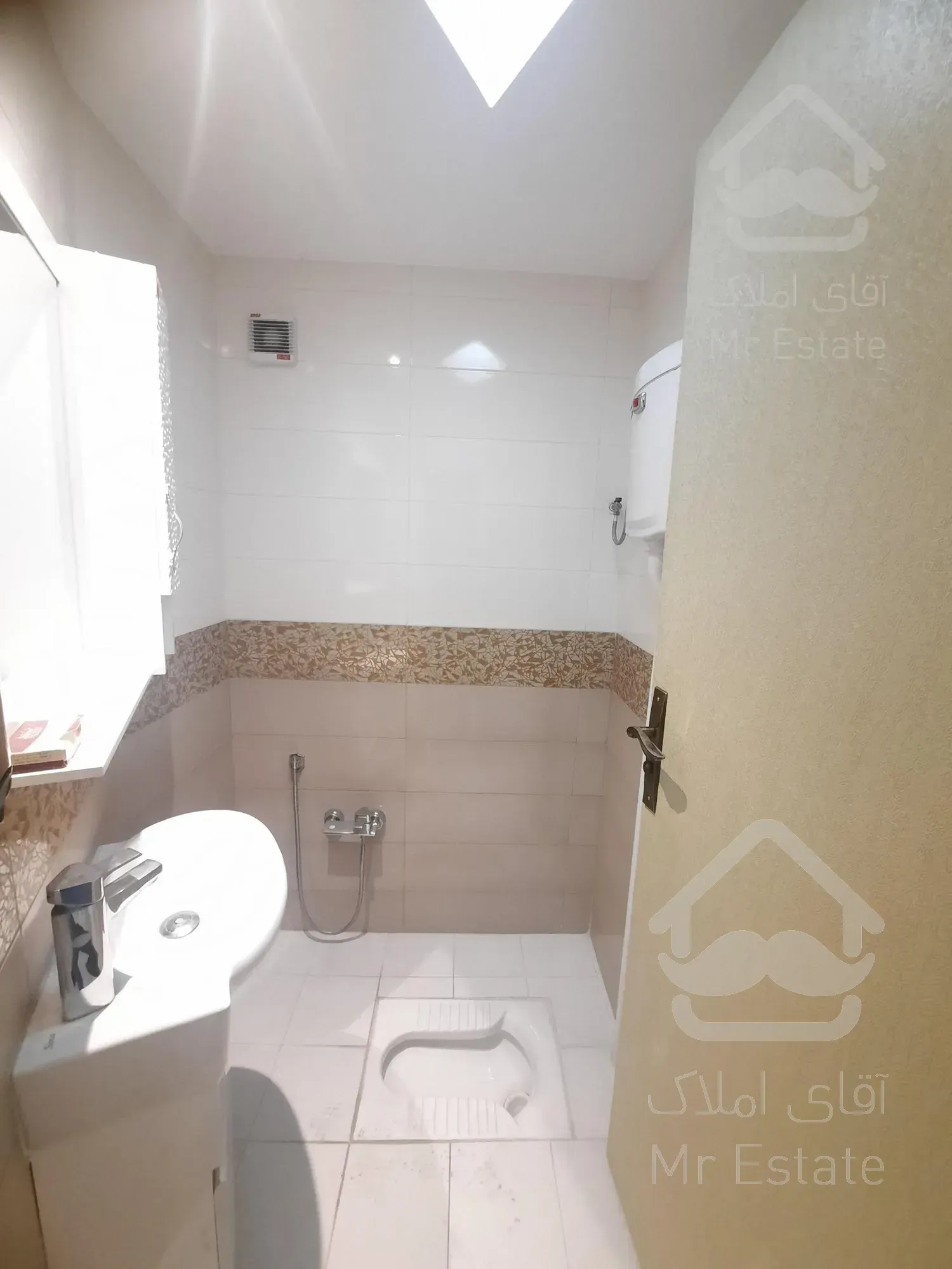 ۱۰۵متر آپارتمان ط۲ خوش نقشه غرق نور