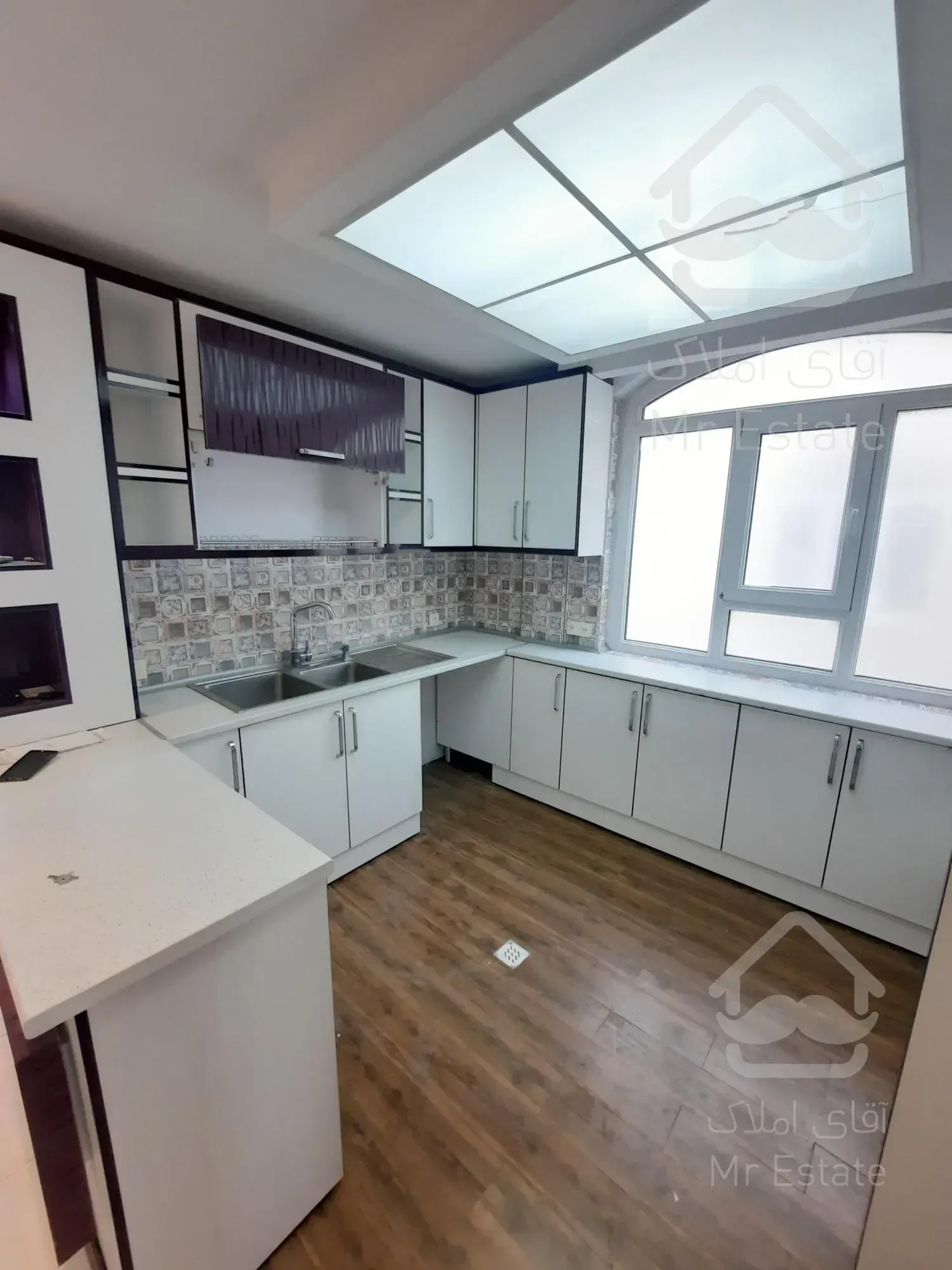 ۱۰۵متر آپارتمان ط۲ خوش نقشه غرق نور