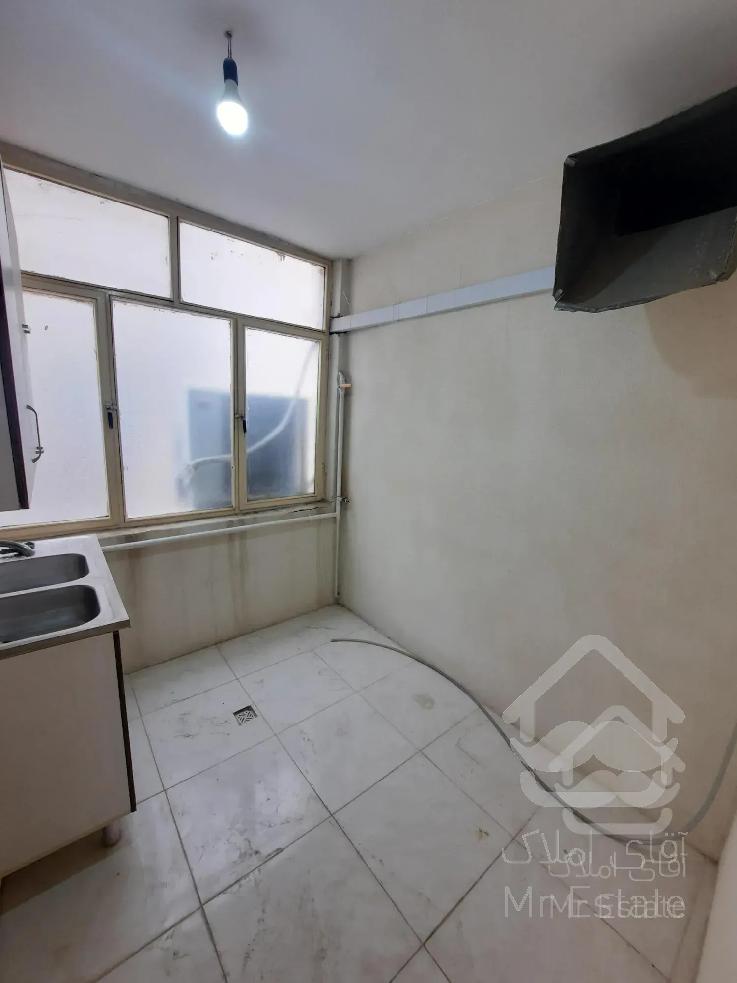 ۱۰۵متر آپارتمان ط۲ خوش نقشه غرق نور