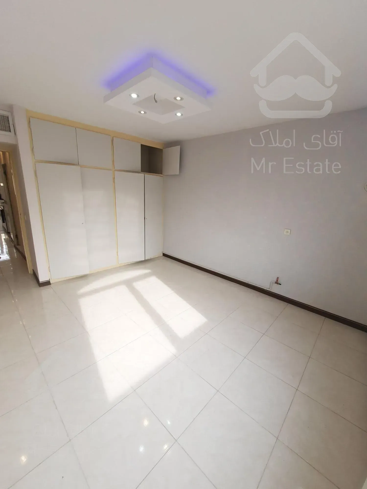 ۱۰۵متر آپارتمان ط۲ خوش نقشه غرق نور