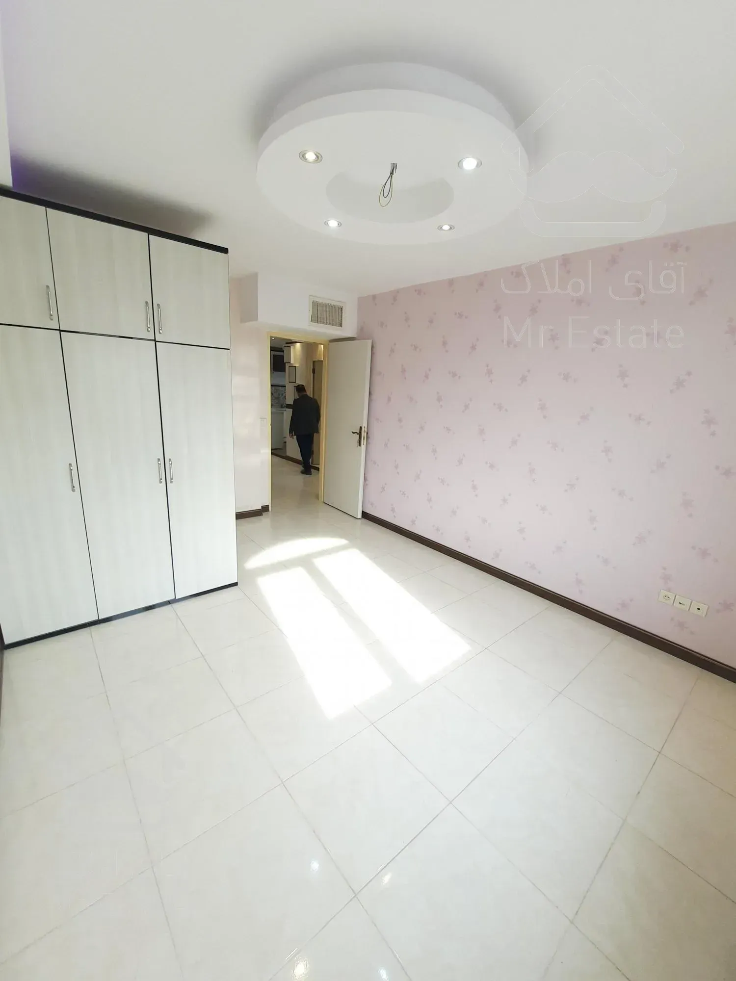 ۱۰۵متر آپارتمان ط۲ خوش نقشه غرق نور