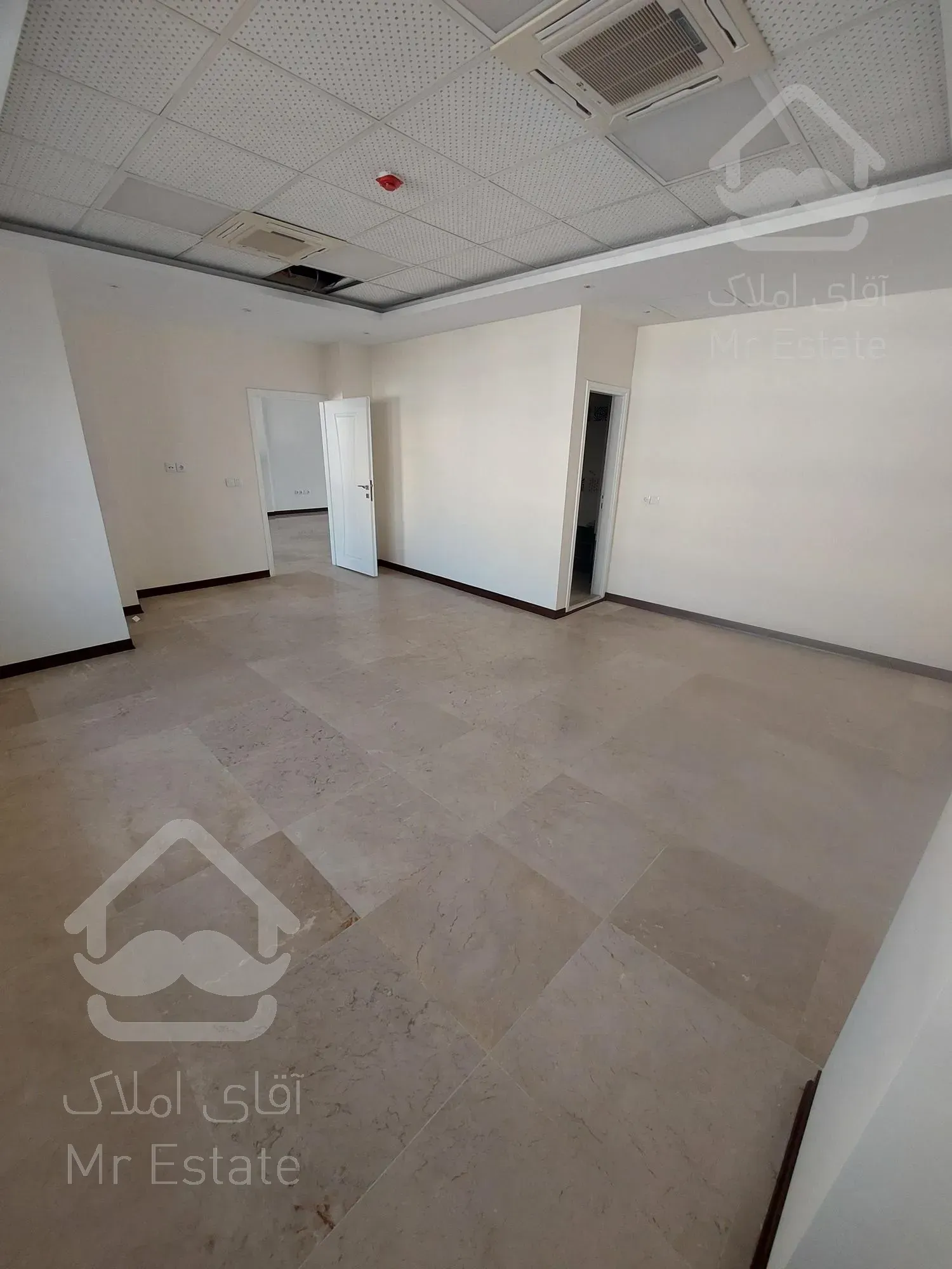 ۶۰۰ متر سند اداری فلت نوساز ۶ پارکینگ گاندی