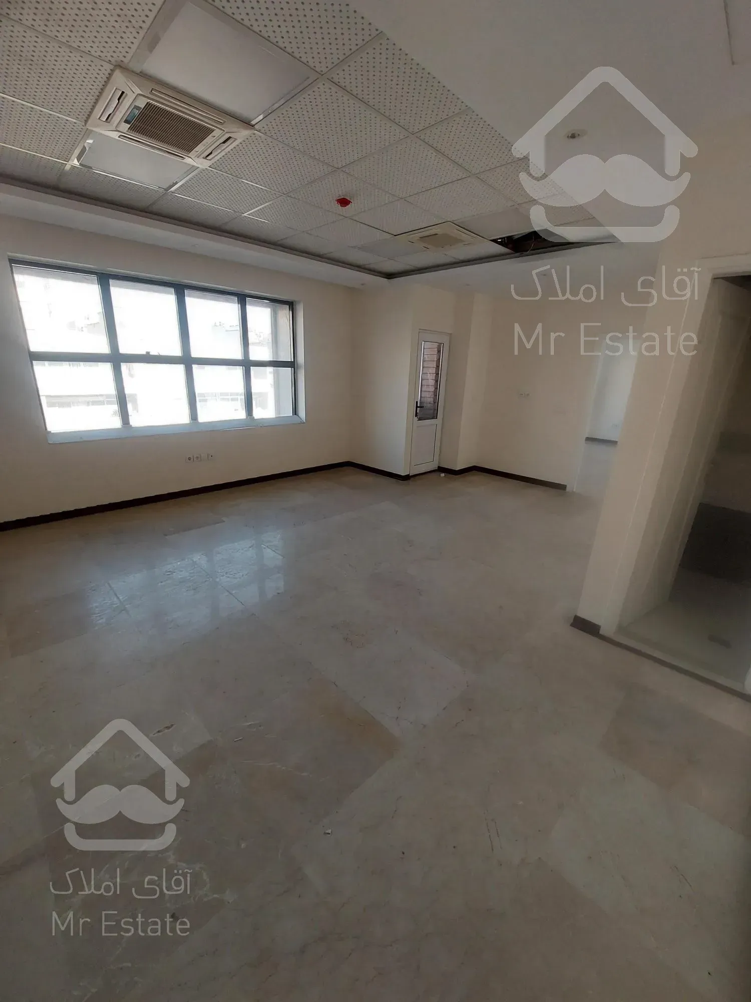 ۳۰۰ متر سند اداری نوساز ۳ پارکینگ گاندی