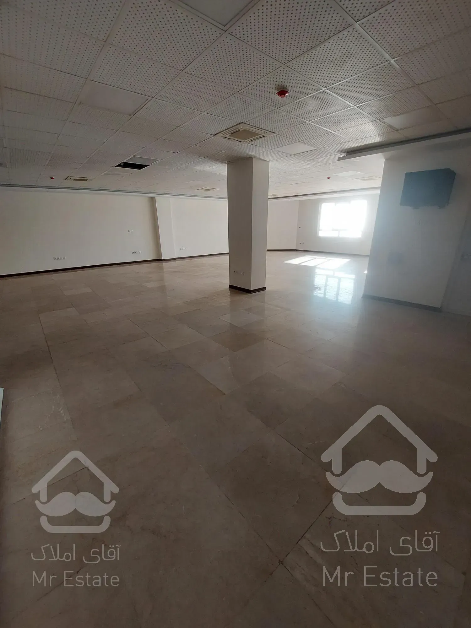 ۳۰۰ متر سند اداری نوساز ۳ پارکینگ گاندی