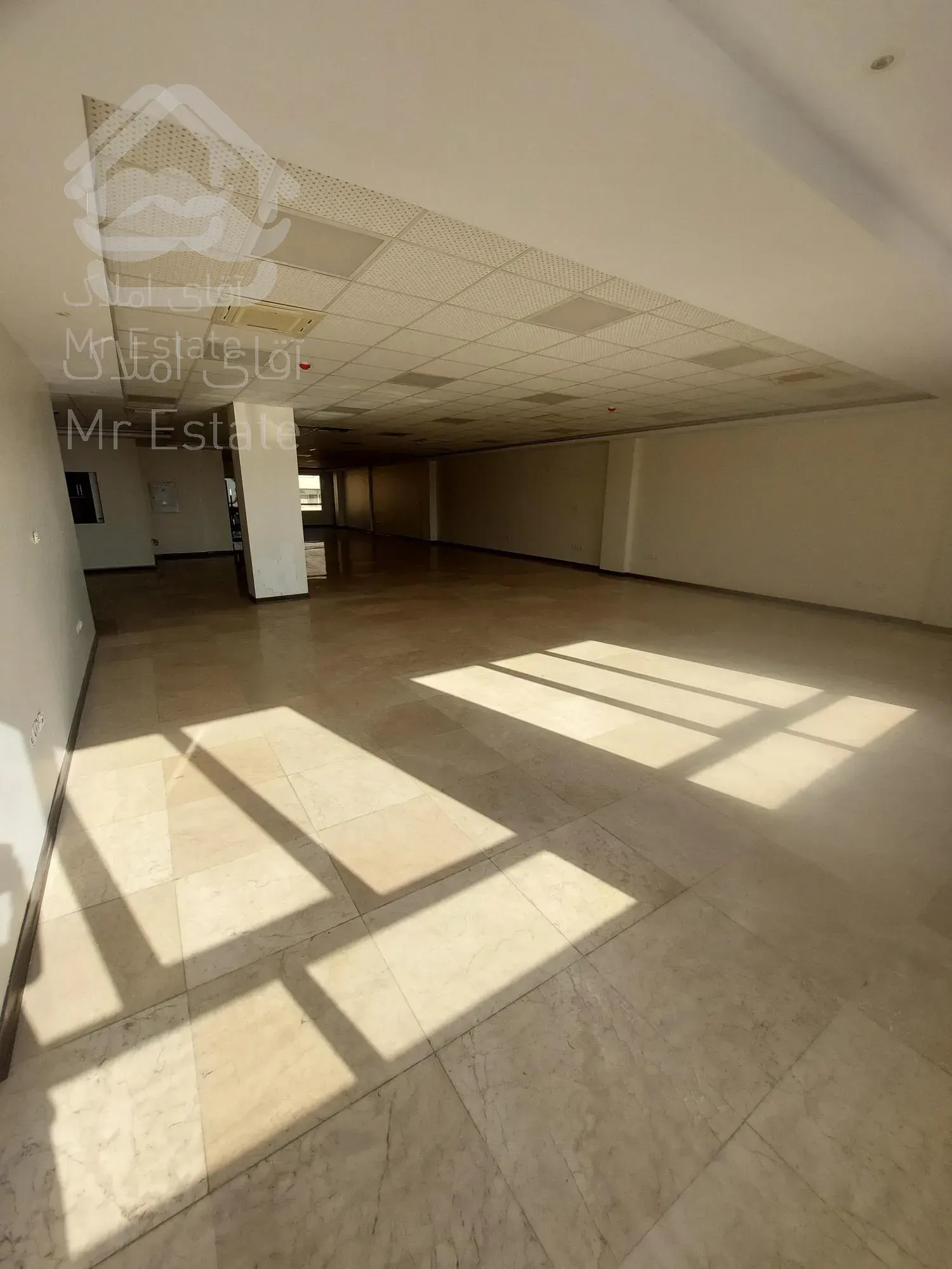 ۱۶۰۰ متر مستغلات سند اداری نوساز آرژانتین