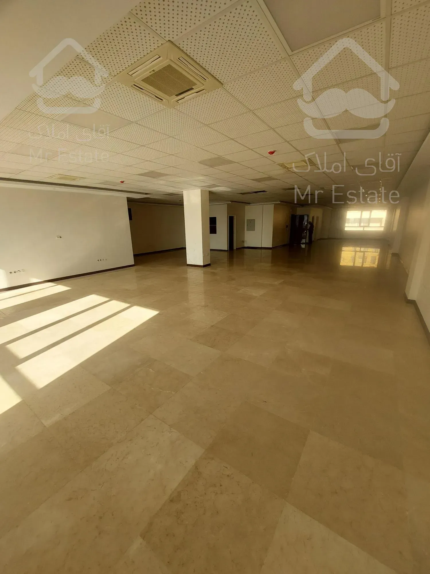 ۳۰۰ متر سند اداری نوساز ۳ پارکینگ گاندی