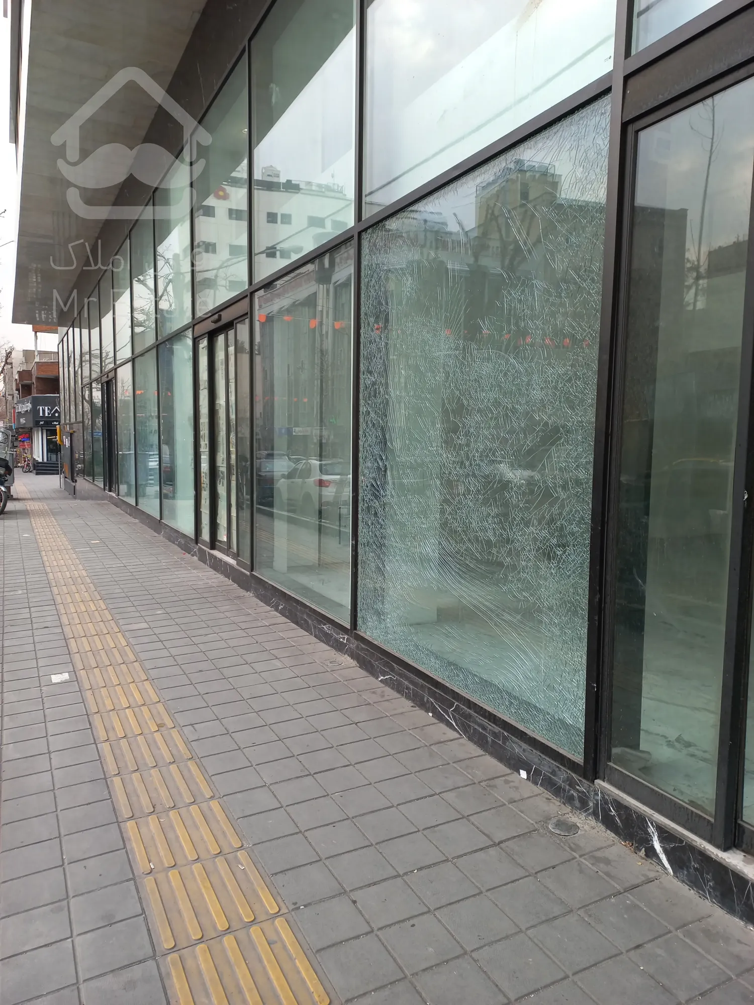 اجاره مغازه 400 متری اختیاریه