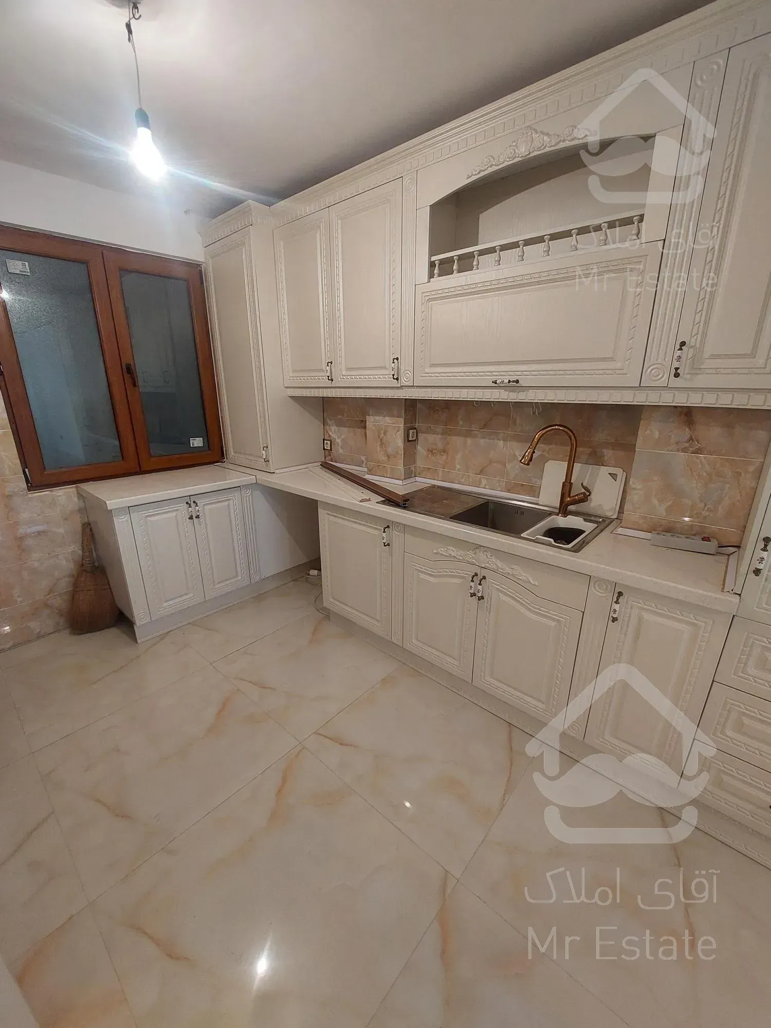 ۱۱۰ موقعیت اداری شیک چند قدمی ونک