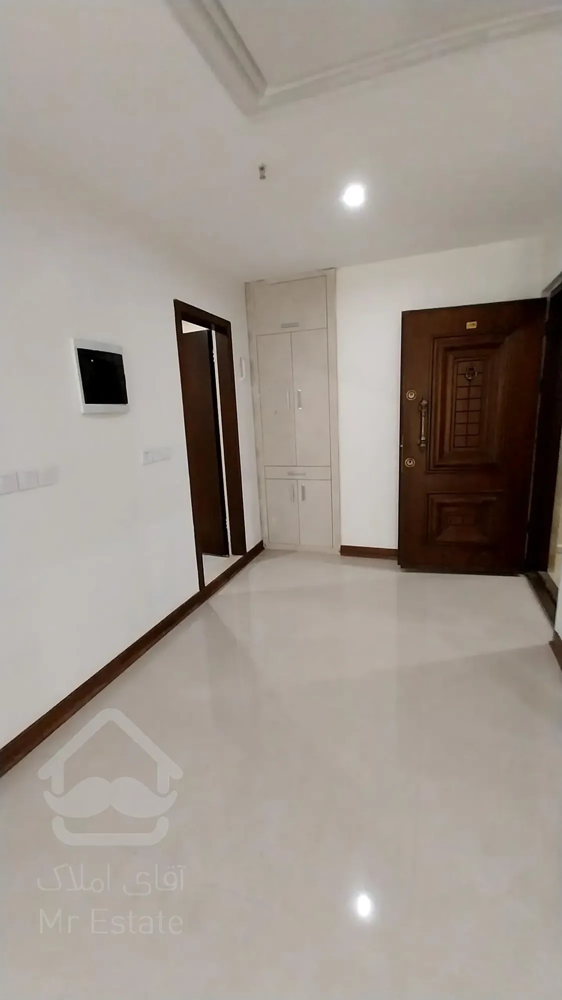 فروش واحد 190 متری 3 خواب با امکانات فول در برج رونیکاپالاس هروی