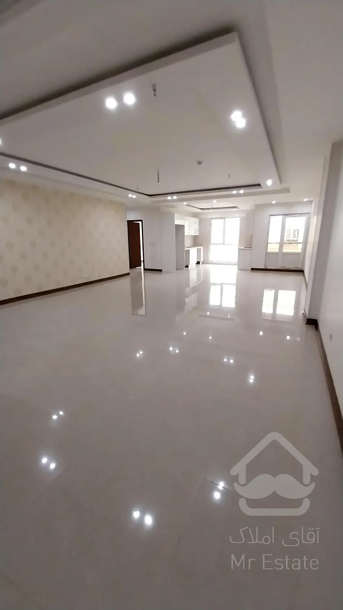 فروش واحد 190 متری 3 خواب با امکانات فول در برج رونیکاپالاس هروی