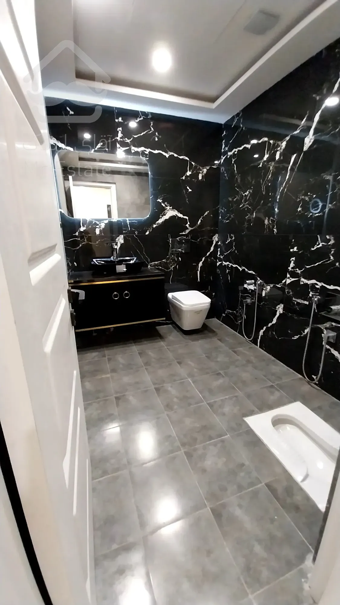 پیش فروش واحد مسکونی 125 متری رونیکاپالاس دردشت