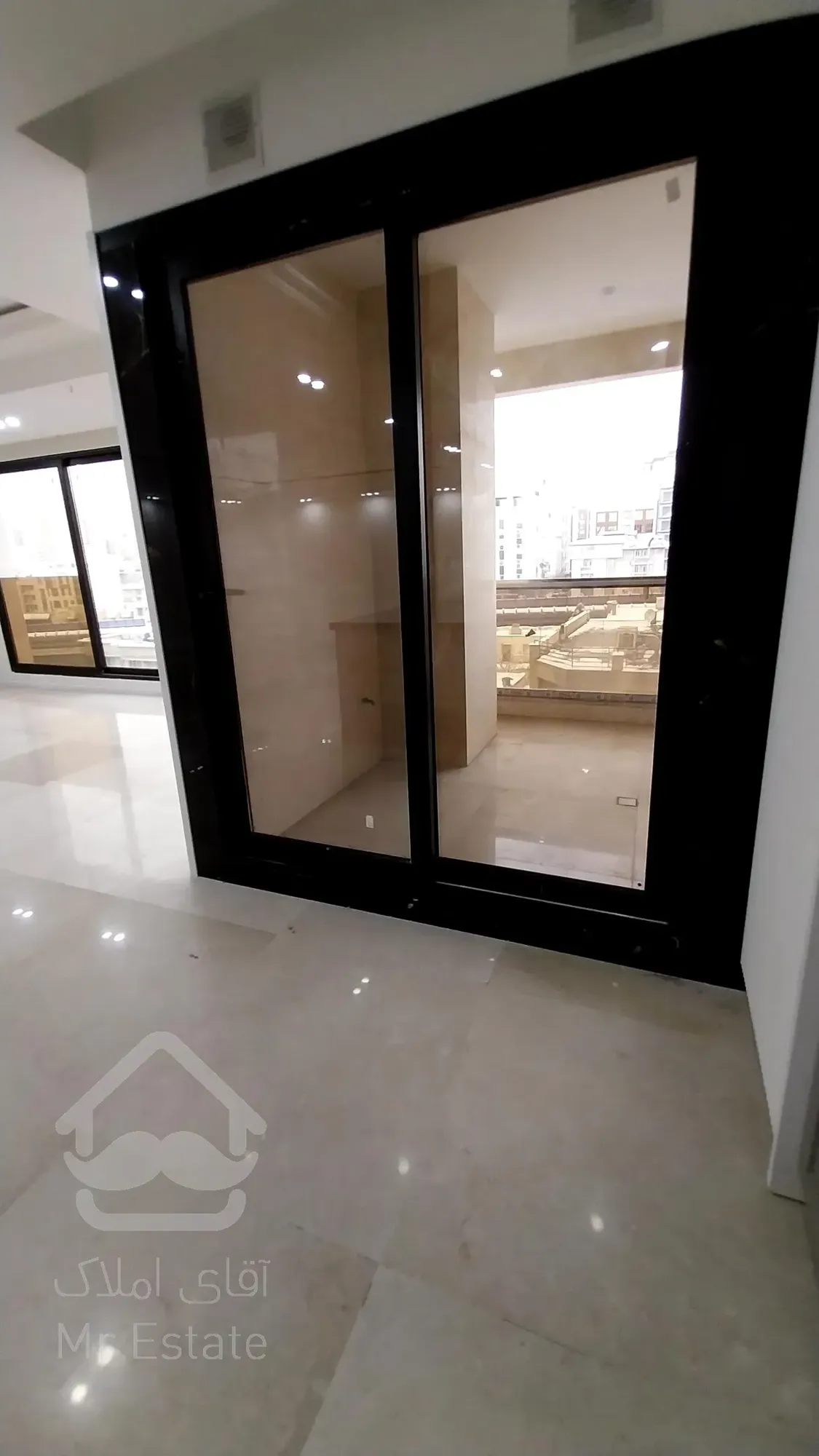 پیش فروش  واحد 121 متری رونیکاپالاس دردشت