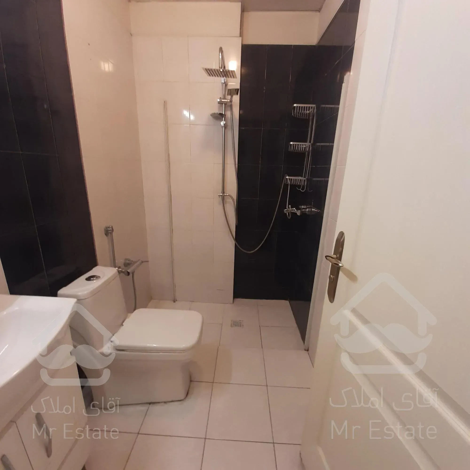 سعادت آباد ۱۸۰متر ۳خواب غرق درنور