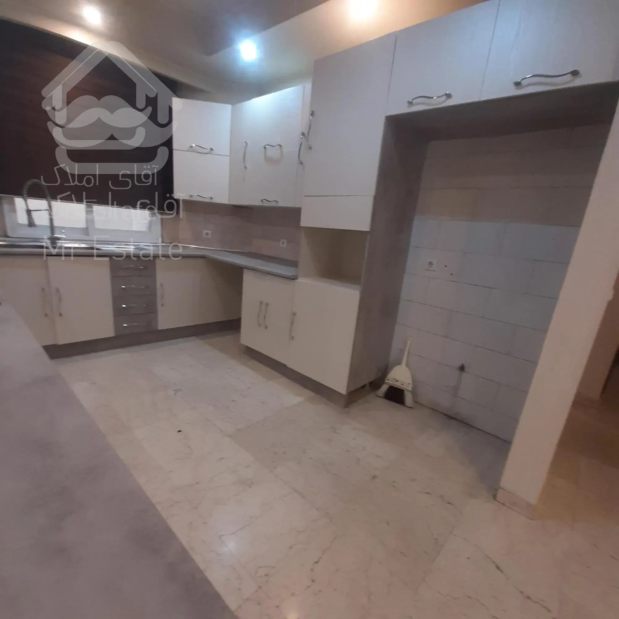 سعادت آباد ۱۸۰متر ۳خواب غرق درنور