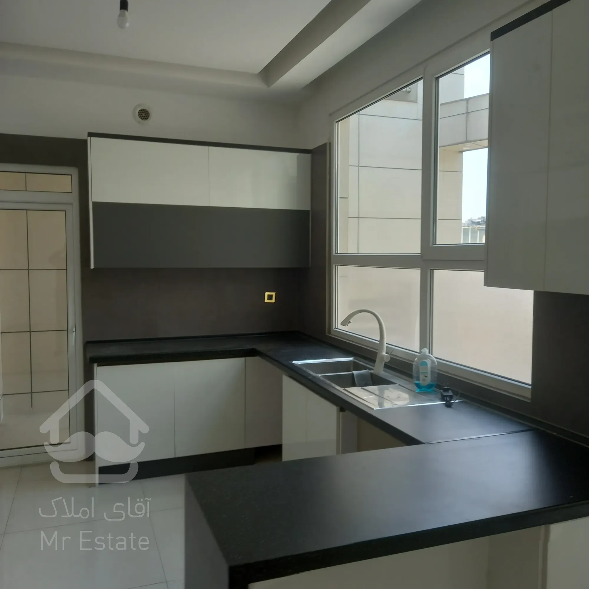 155 متر پاسداران