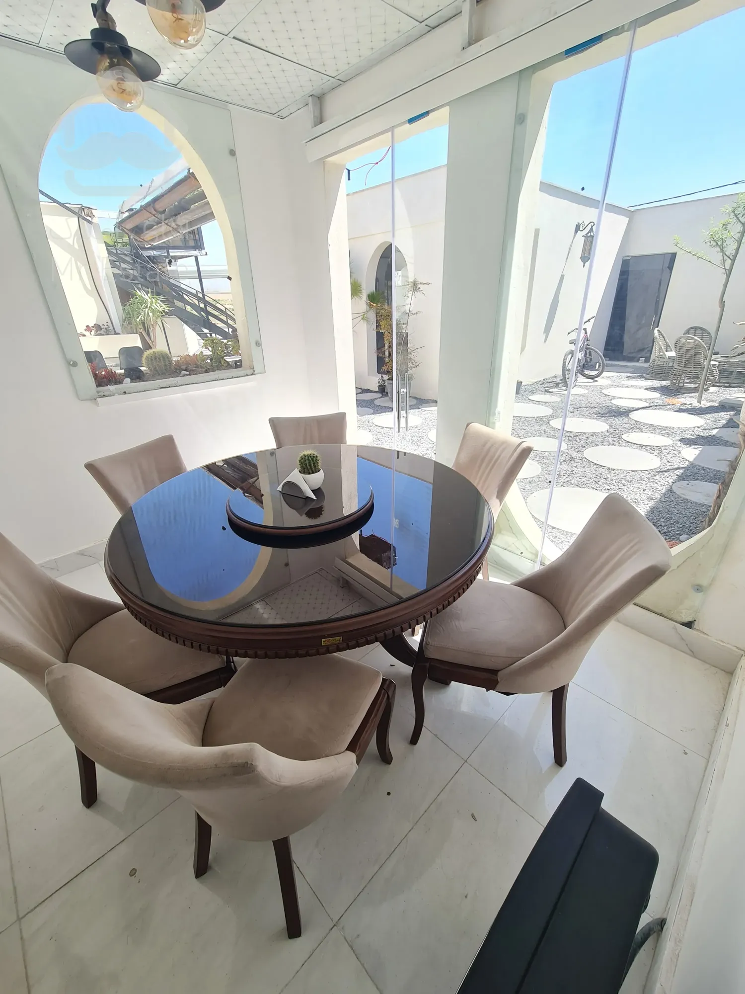 فروش کافه رستوران و خانه ویلایی (کلبه سویئسی)