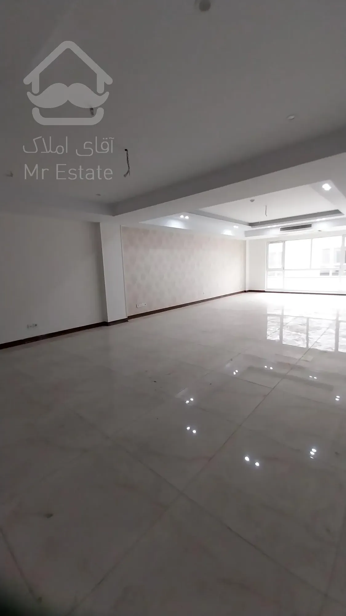 فروش واحد 173 متری 3 خواب با 70 متر حیاط خلوت در پاسداران