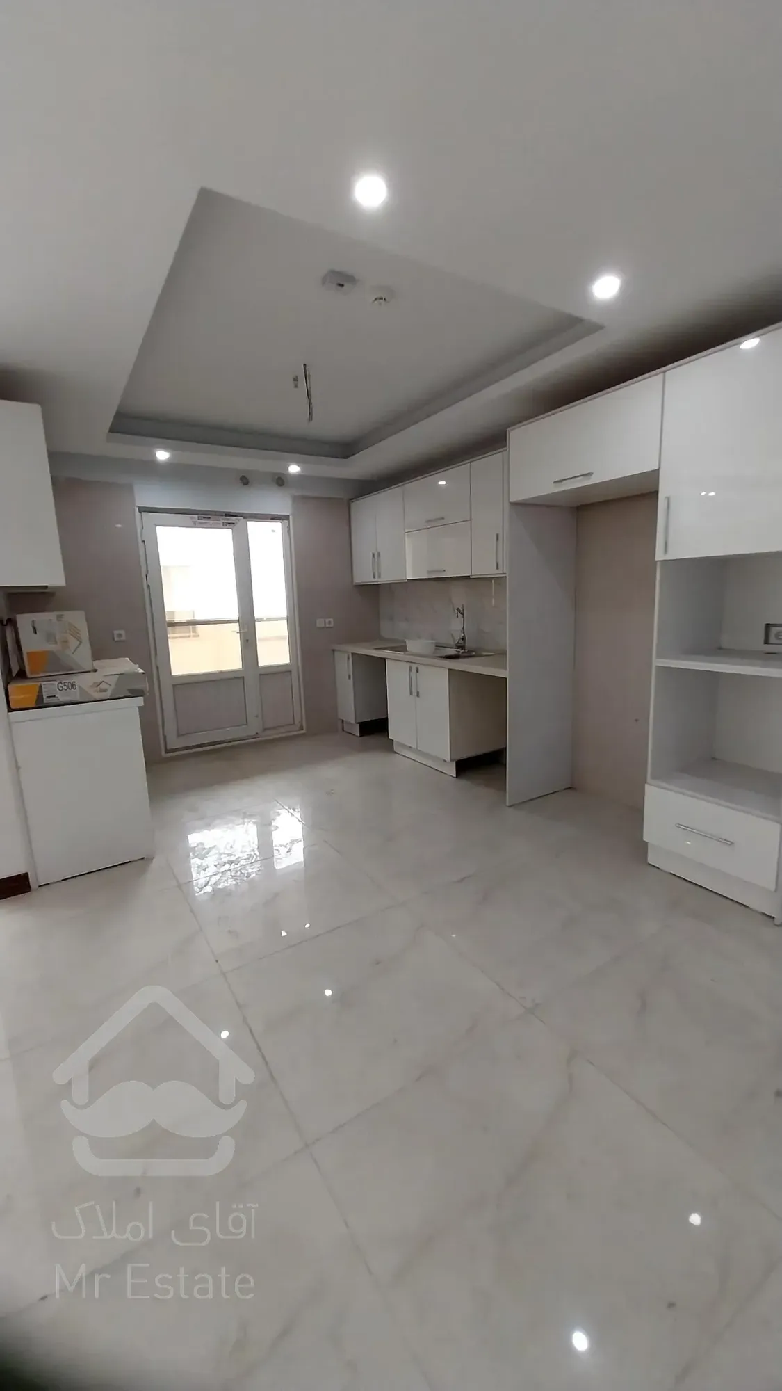 فروش واحد 173 متری 3 خواب با 70 متر حیاط خلوت در پاسداران