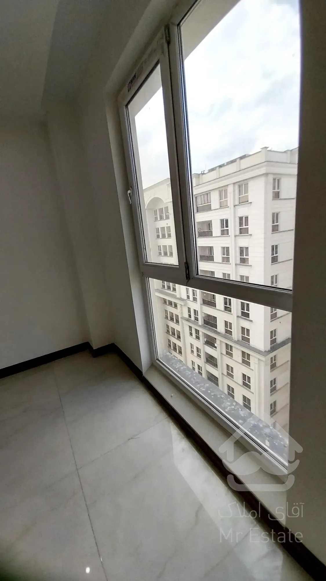 فروش آپارتمان 179 متری 3 خواب شیک در برج رونیکاپالاس هروی