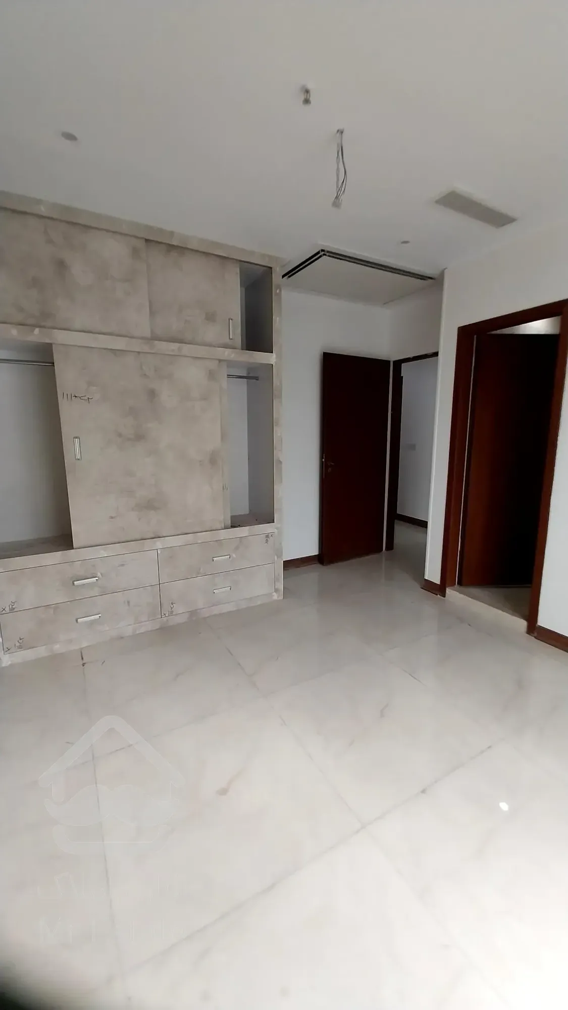 فروش واحد 173 متری 3 خواب با 70 متر حیاط خلوت در پاسداران