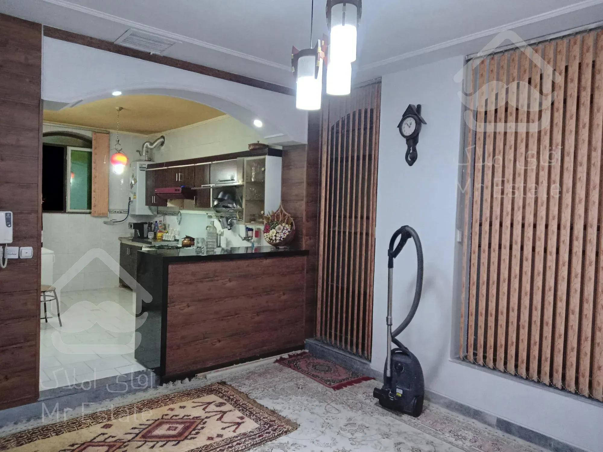 فروش  منزل مسکونی دو طبقه همراه با مغازه