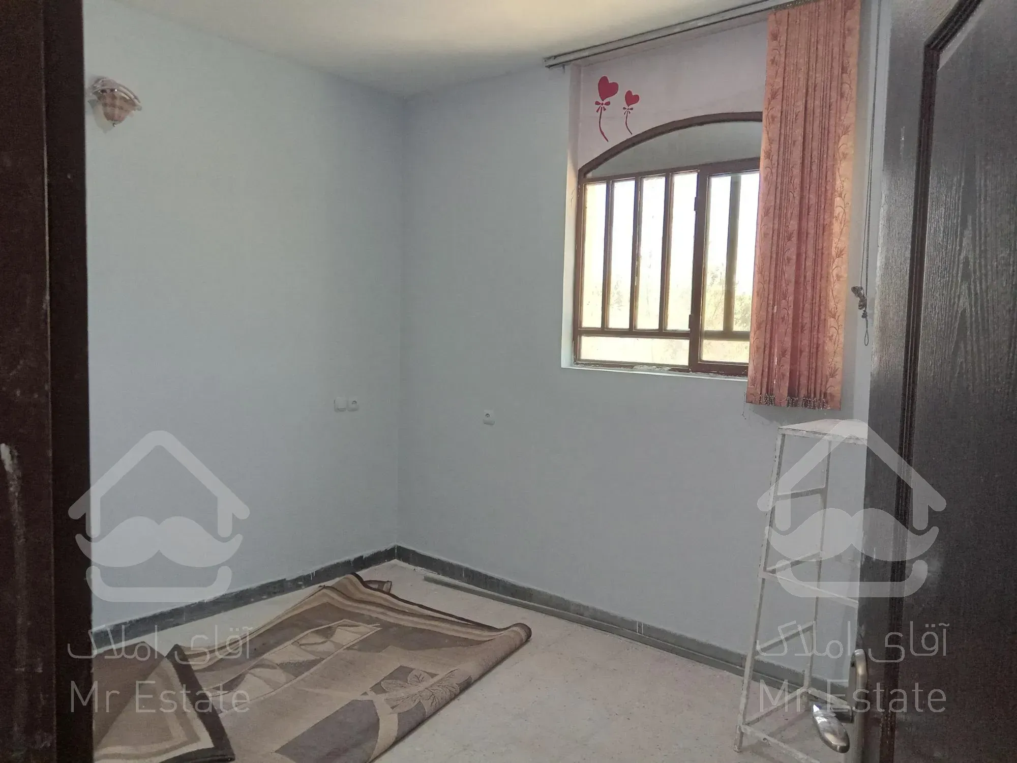 فروش  منزل مسکونی دو طبقه همراه با مغازه