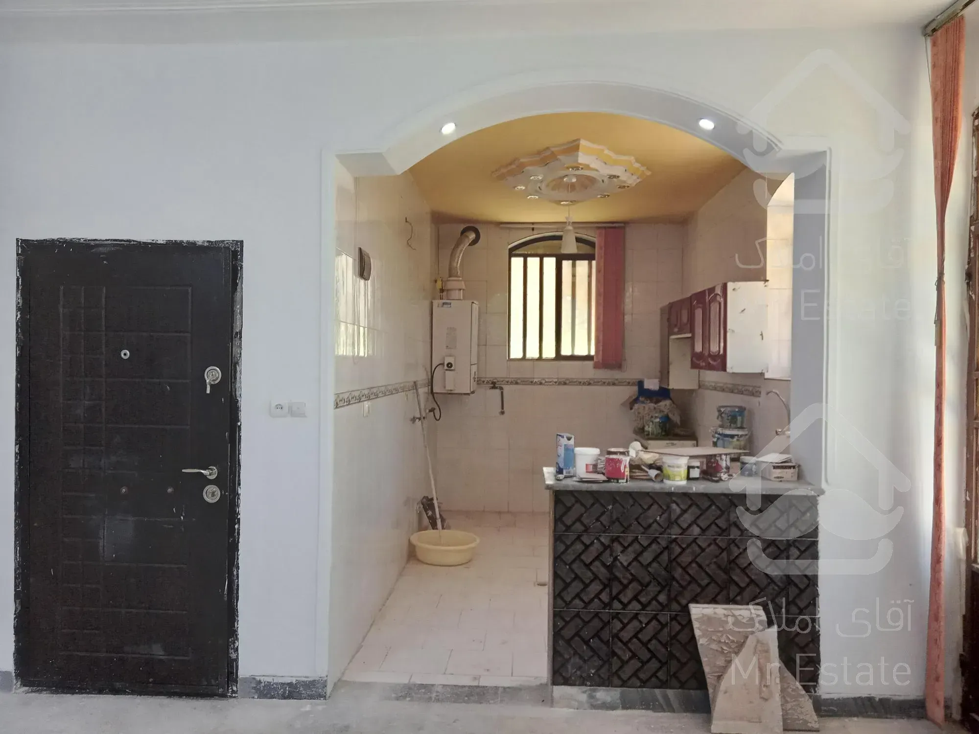 فروش  منزل مسکونی دو طبقه همراه با مغازه