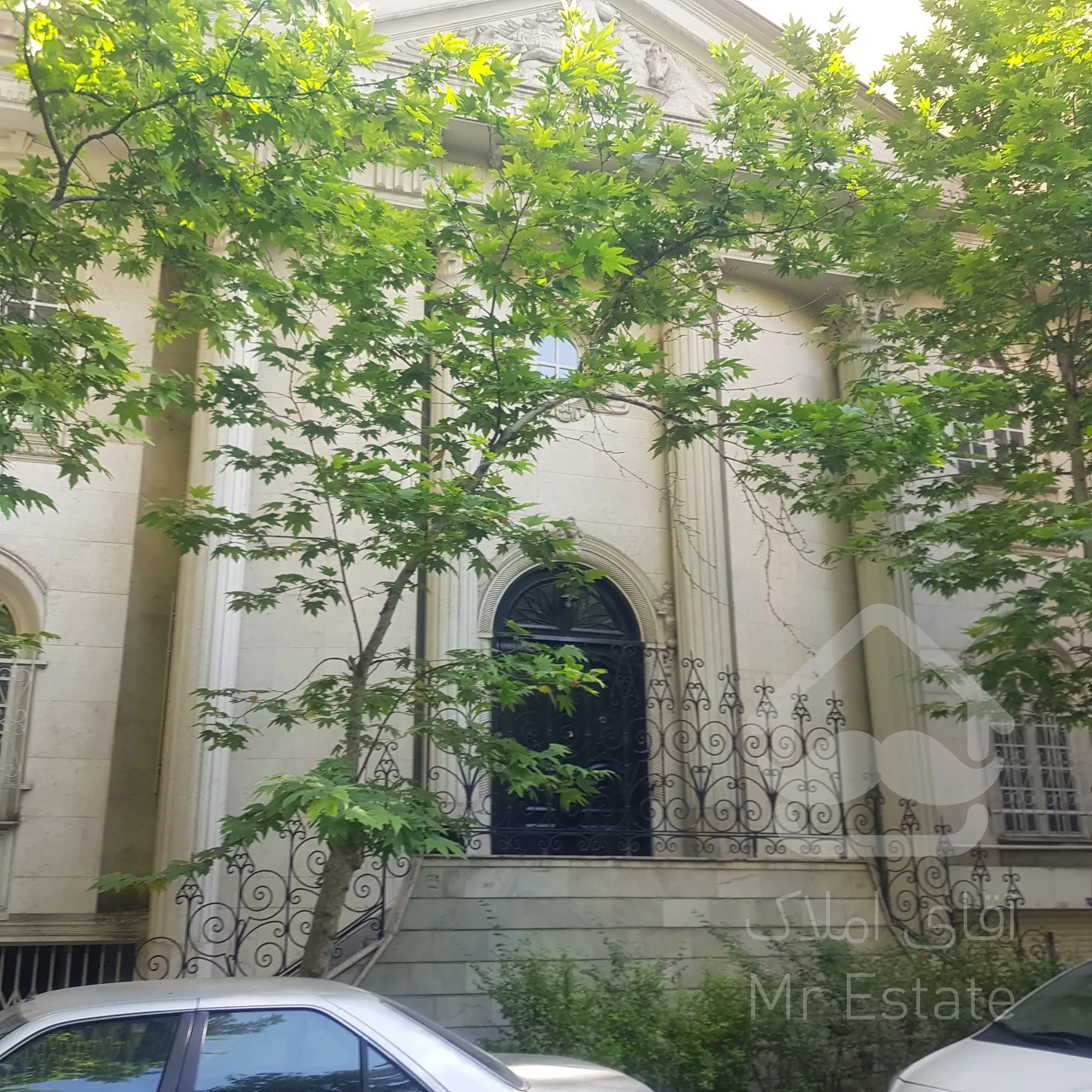 فروش ویلایی ۸۲۰متری خوش بر نیاوران