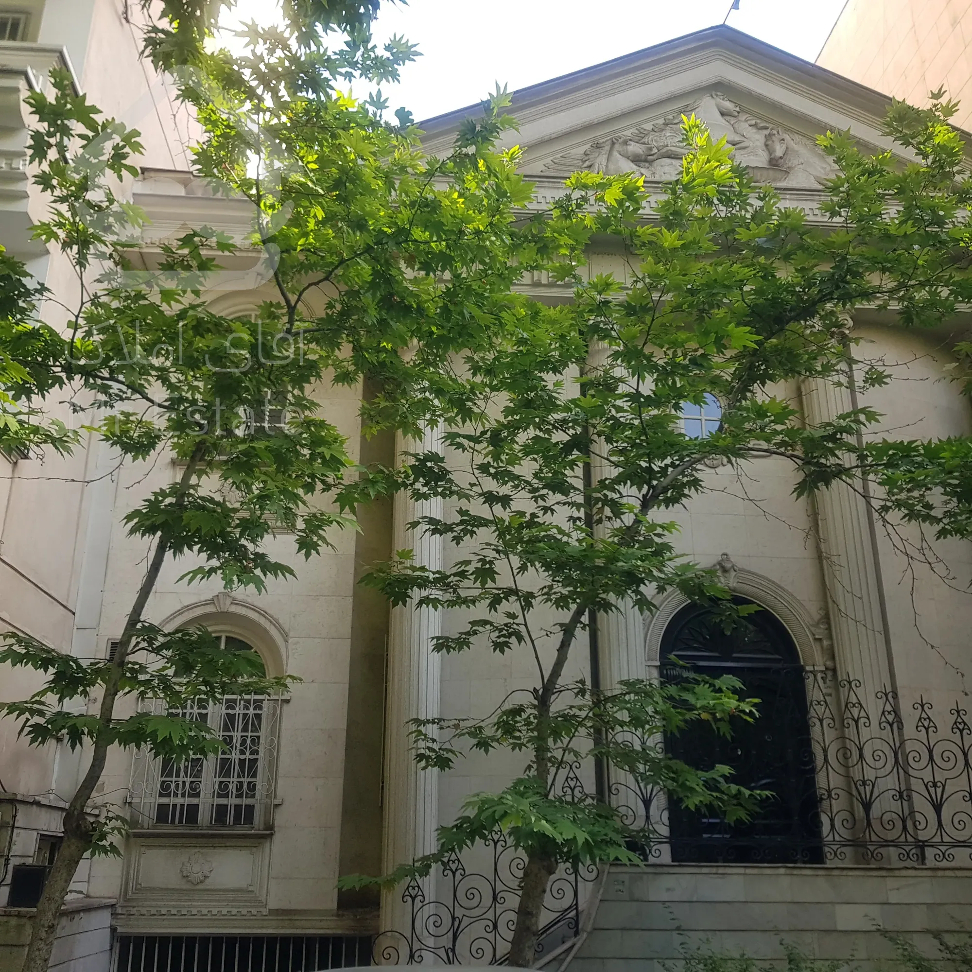 فروش ویلایی ۸۲۰متری خوش بر نیاوران