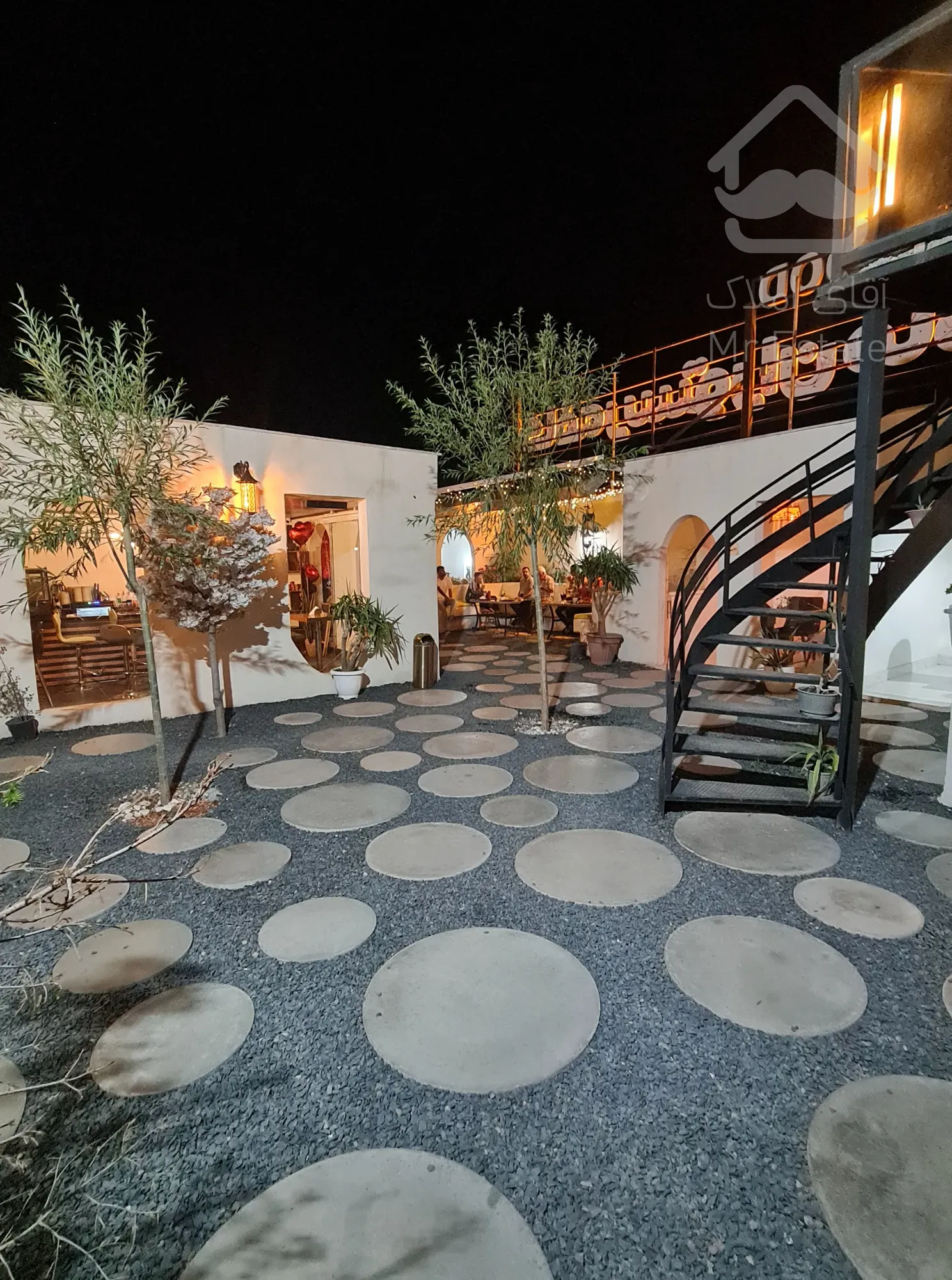 فروش کافه رستوران و خانه ویلایی (کلبه سویئسی)