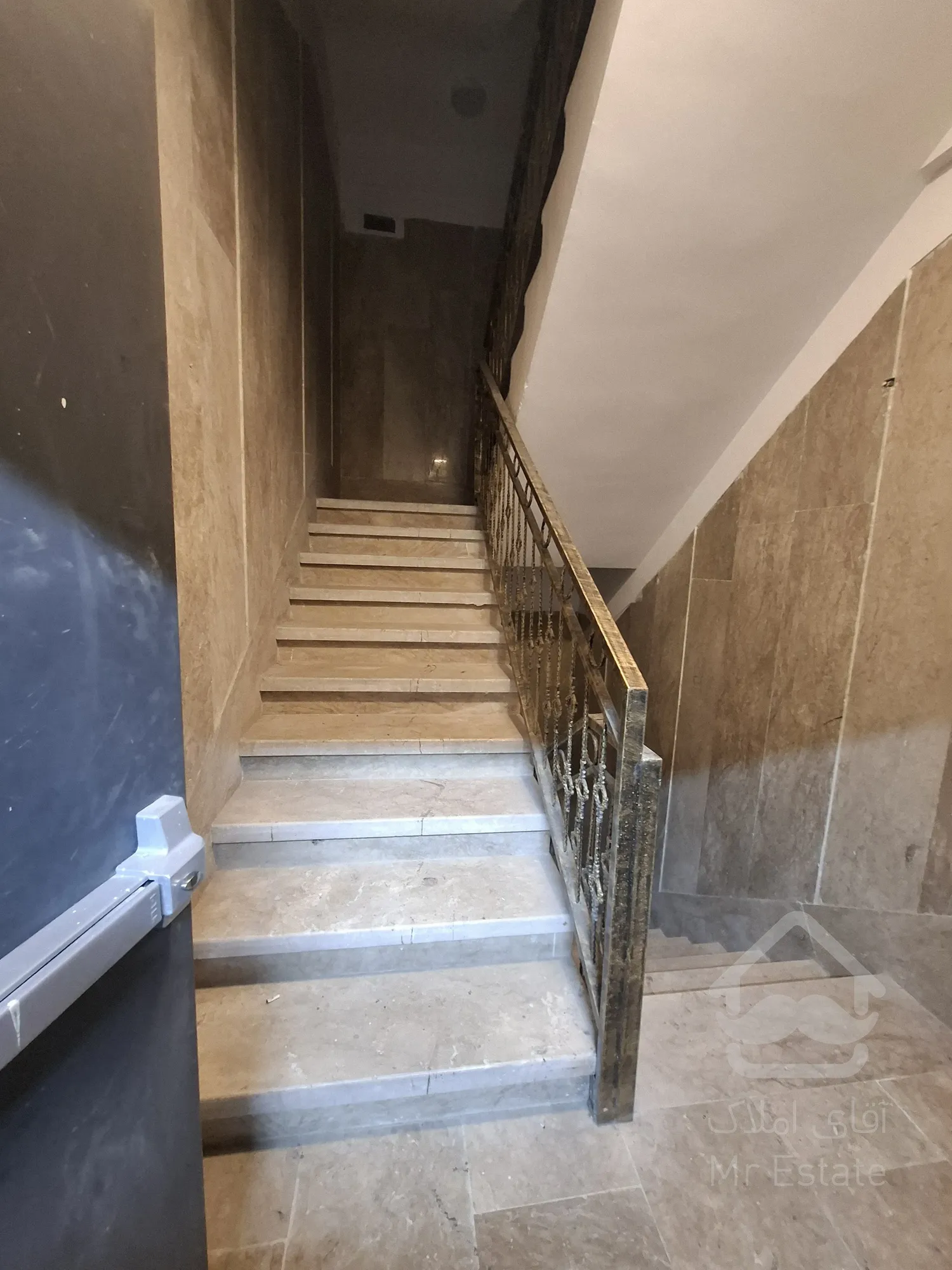 فروش واحد 84متری اداری / سند اداری/ اولین پارک اداری شهر تهران