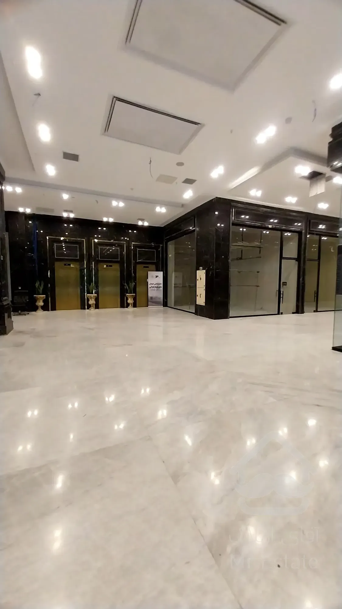 پیش فروش واحد تجاری 19 متری در رونیکاپالاس پونک