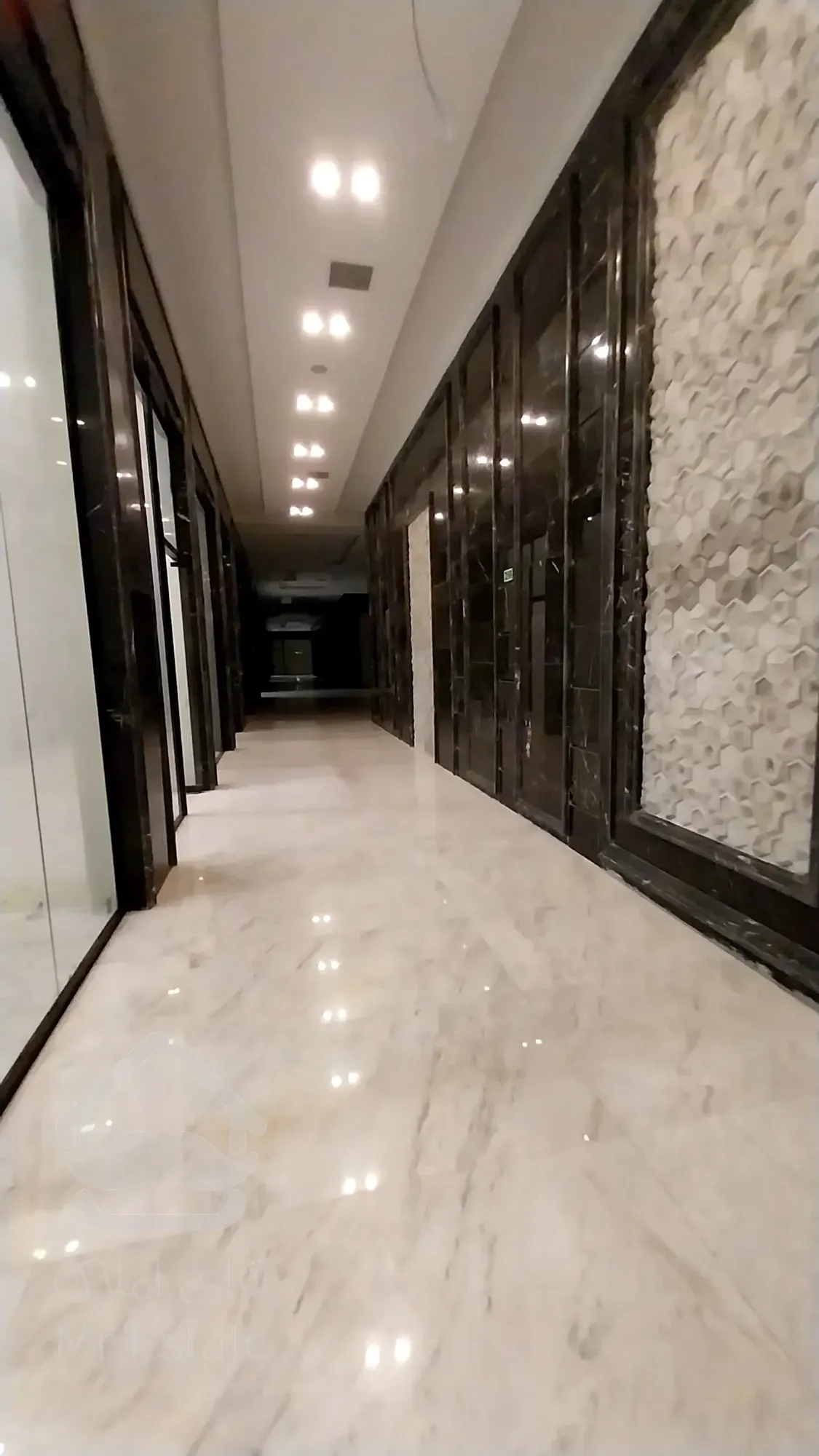 پیش فروش واحد تجاری 22 متری در میرزابابایی