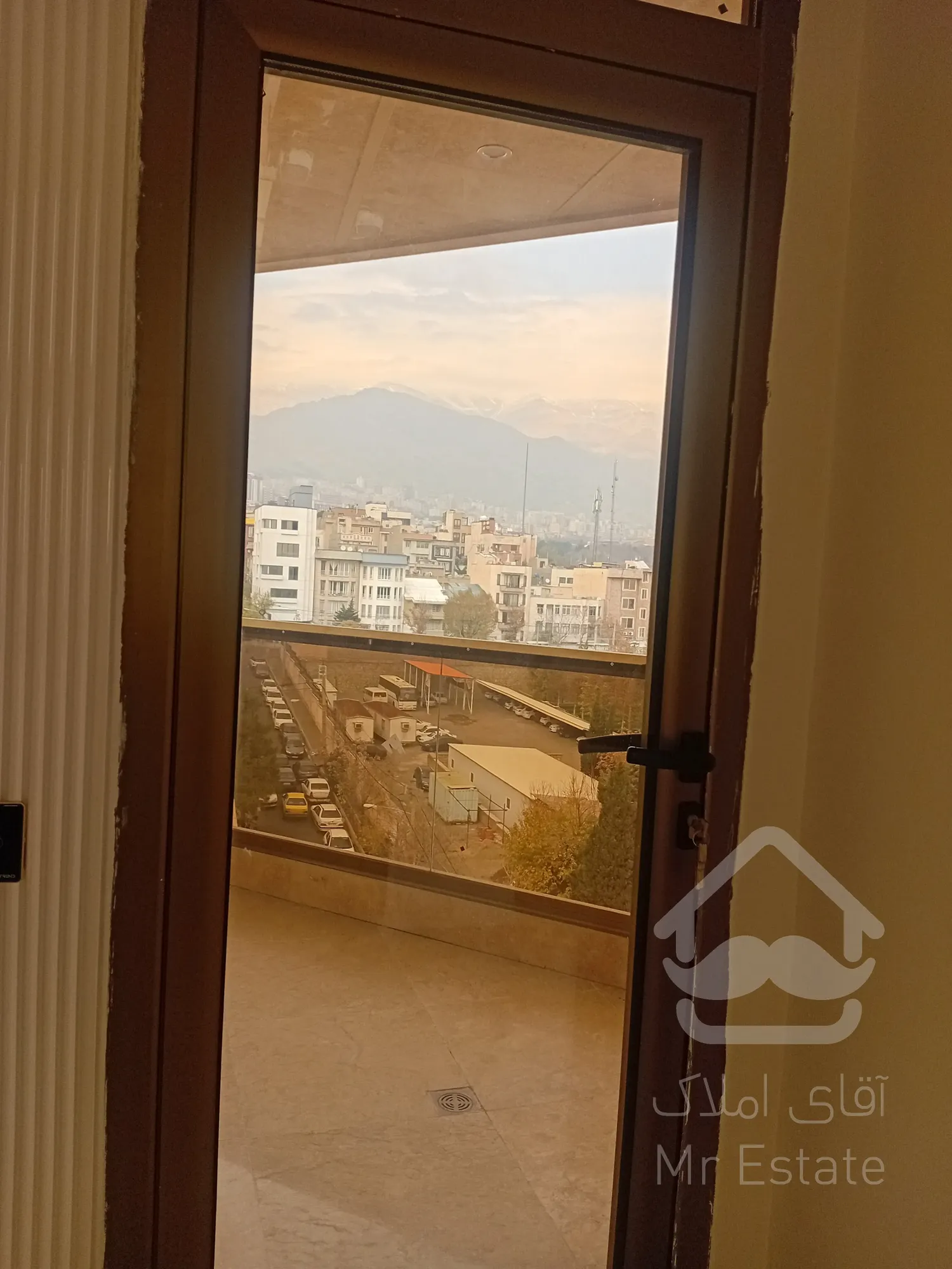 فروش واحد مسکونی 110 متری رونیکاپالاس ونک