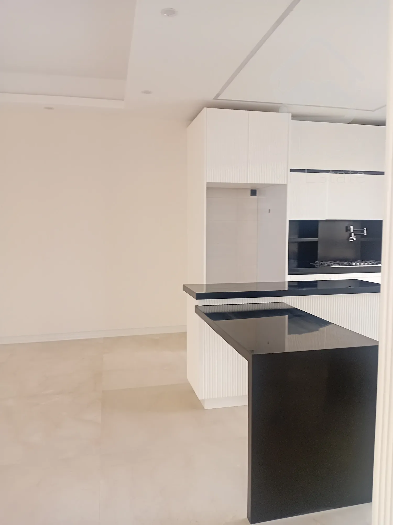 فروش واحد مسکونی 110 متری رونیکاپالاس ونک